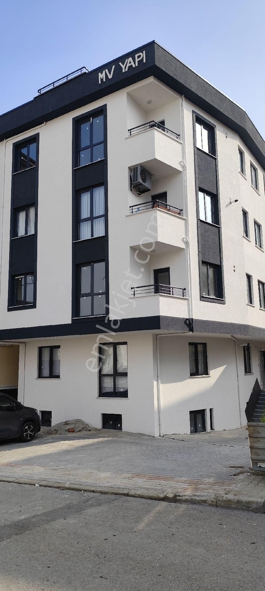 Sultanbeyli Fatih Satılık Daire Sultanbeyli'de 160 M2 3+2 Üst Dublex Daire