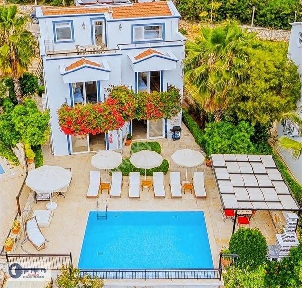 Kaş Kalkan Satılık Villa Kaş Kalkan'da Deniz Manzaralı İmarlı 3+1 Villa