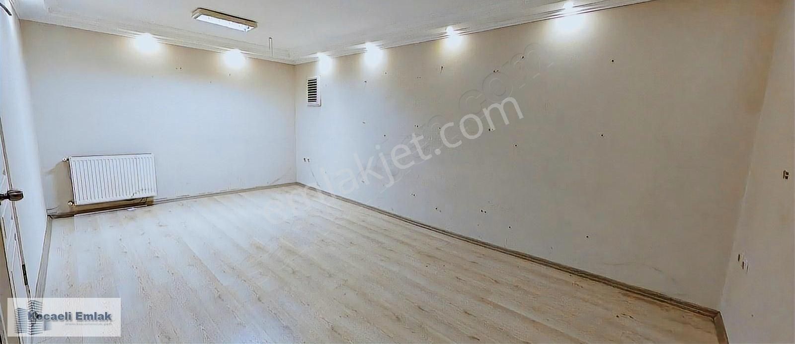 İzmit Tepecik Satılık Ofis İzmit Belediye İş Hanı 44 M² 1+1 Satılık İş Yeri