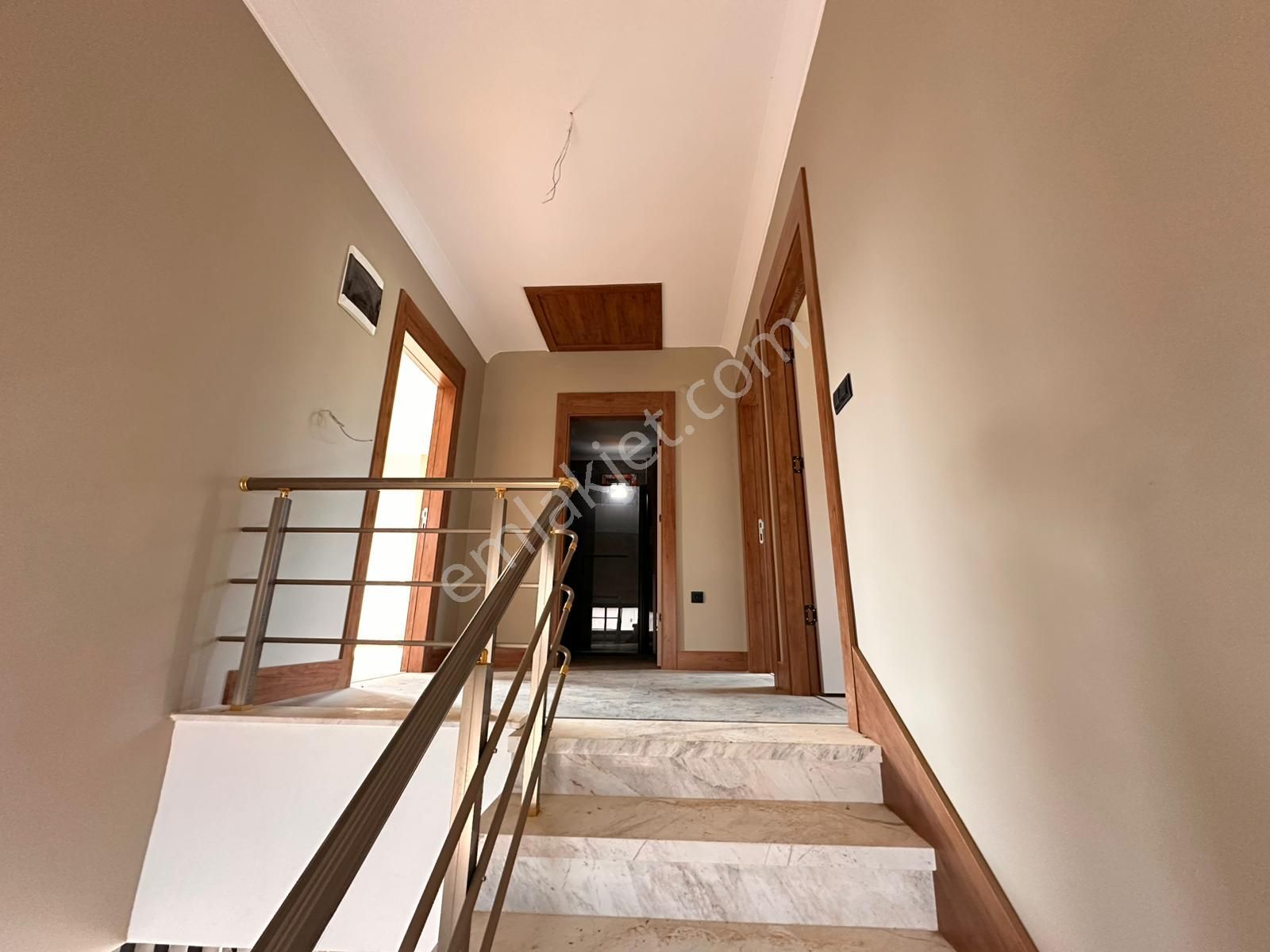 Güre Ağaçlı Yolda Havuzlu 3+1 Site İçerisinde Müstakil Satıılık Villa - Görsel 14