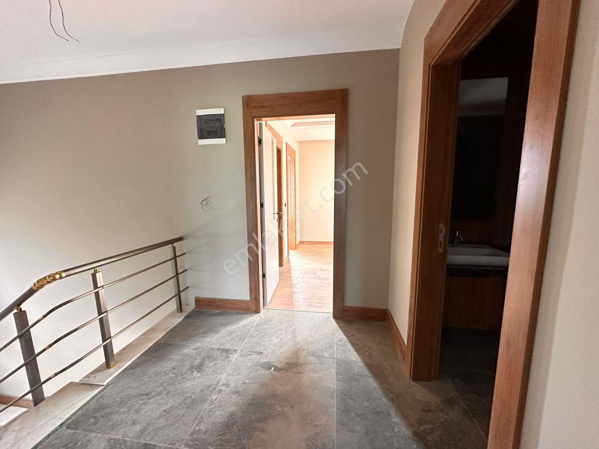 Güre Ağaçlı Yolda Havuzlu 3+1 Site İçerisinde Müstakil Satıılık Villa - Görsel 21