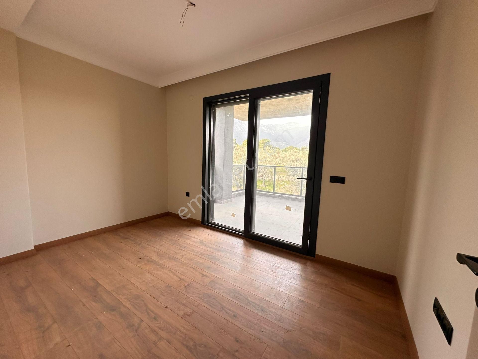 Güre Ağaçlı Yolda Havuzlu 3+1 Site İçerisinde Müstakil Satıılık Villa - Görsel 17