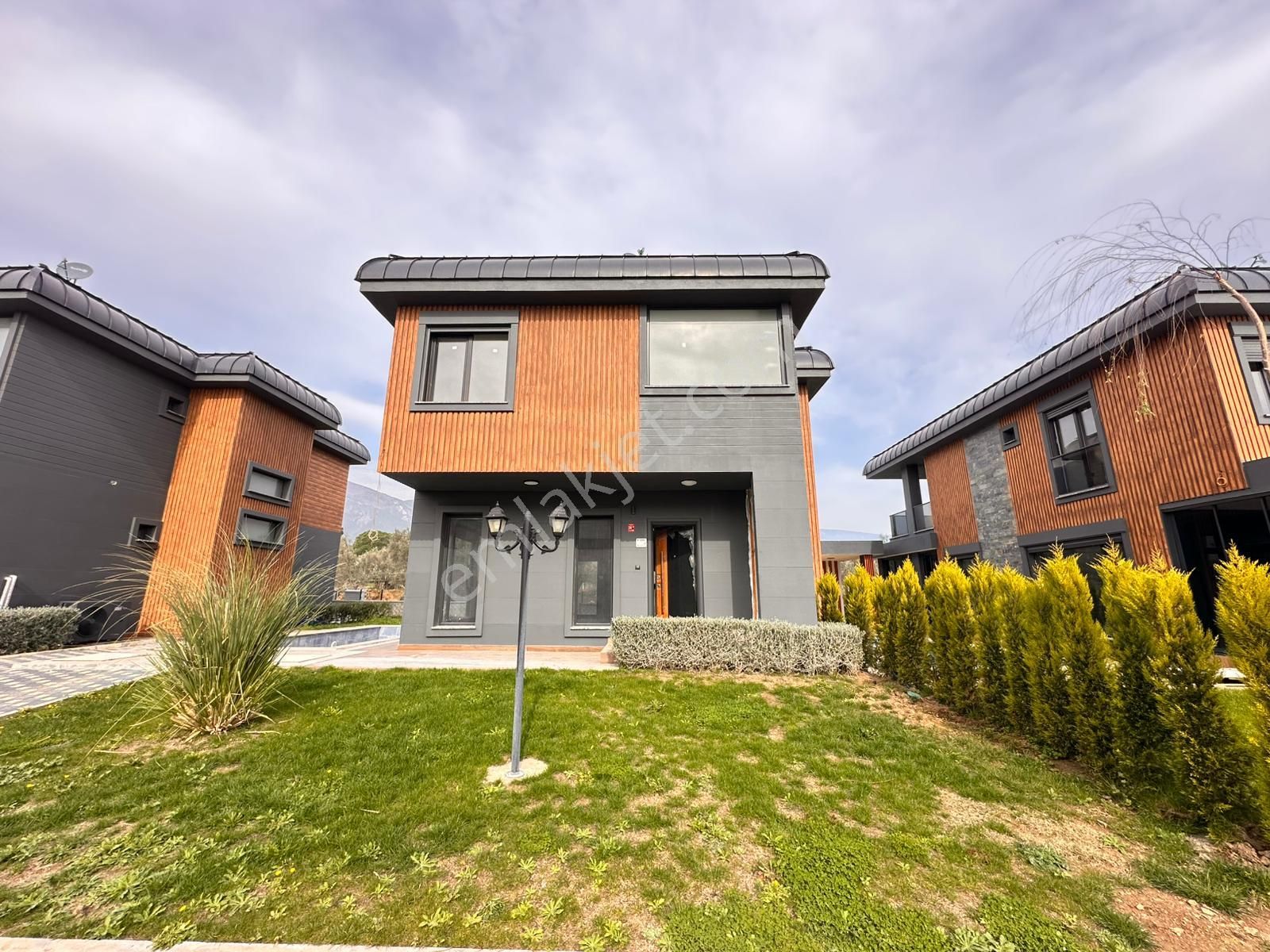 Güre Ağaçlı Yolda Havuzlu 3+1 Site İçerisinde Müstakil Satıılık Villa - Görsel 29