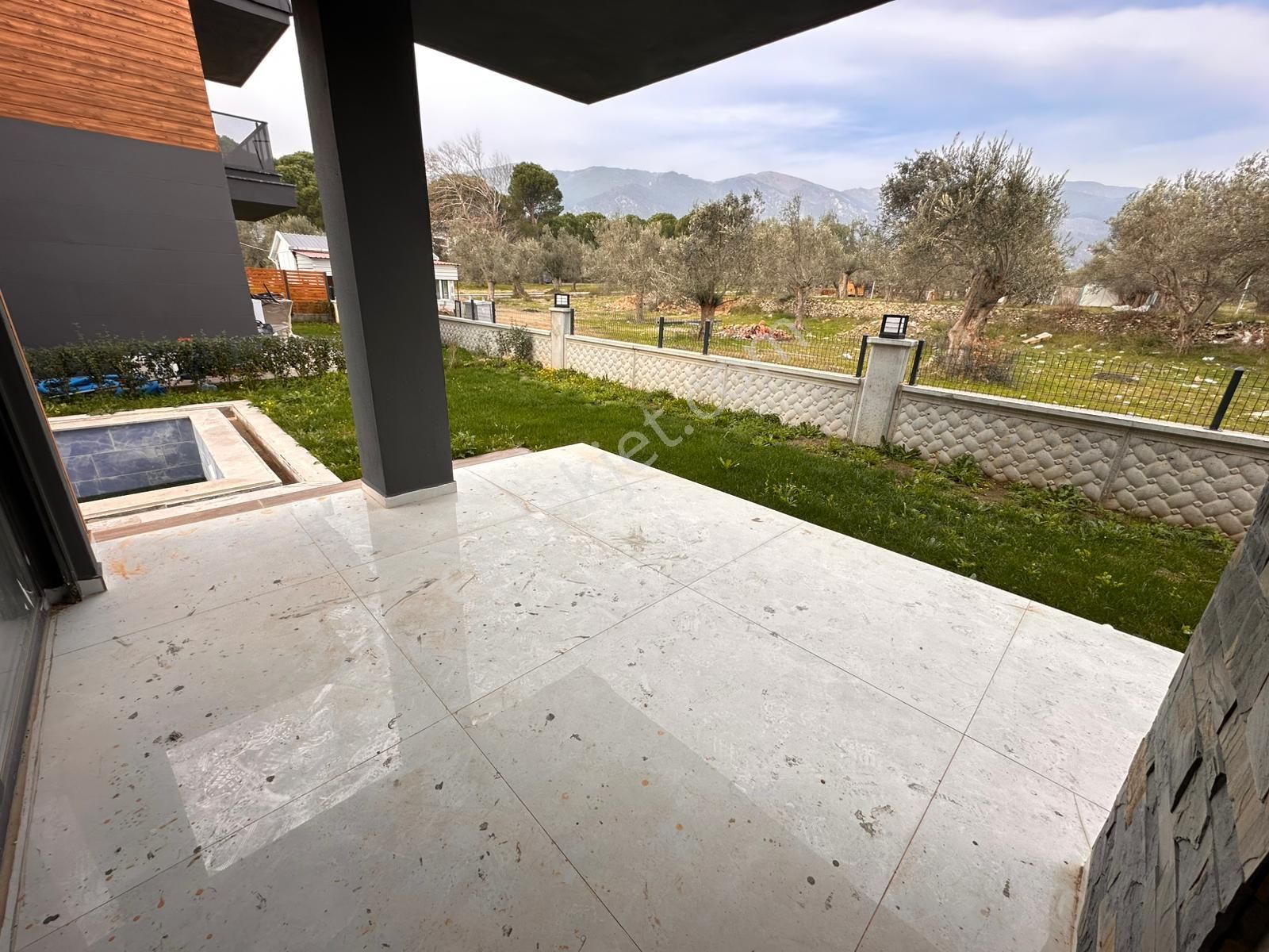 Güre Ağaçlı Yolda Havuzlu 3+1 Site İçerisinde Müstakil Satıılık Villa - Görsel 5