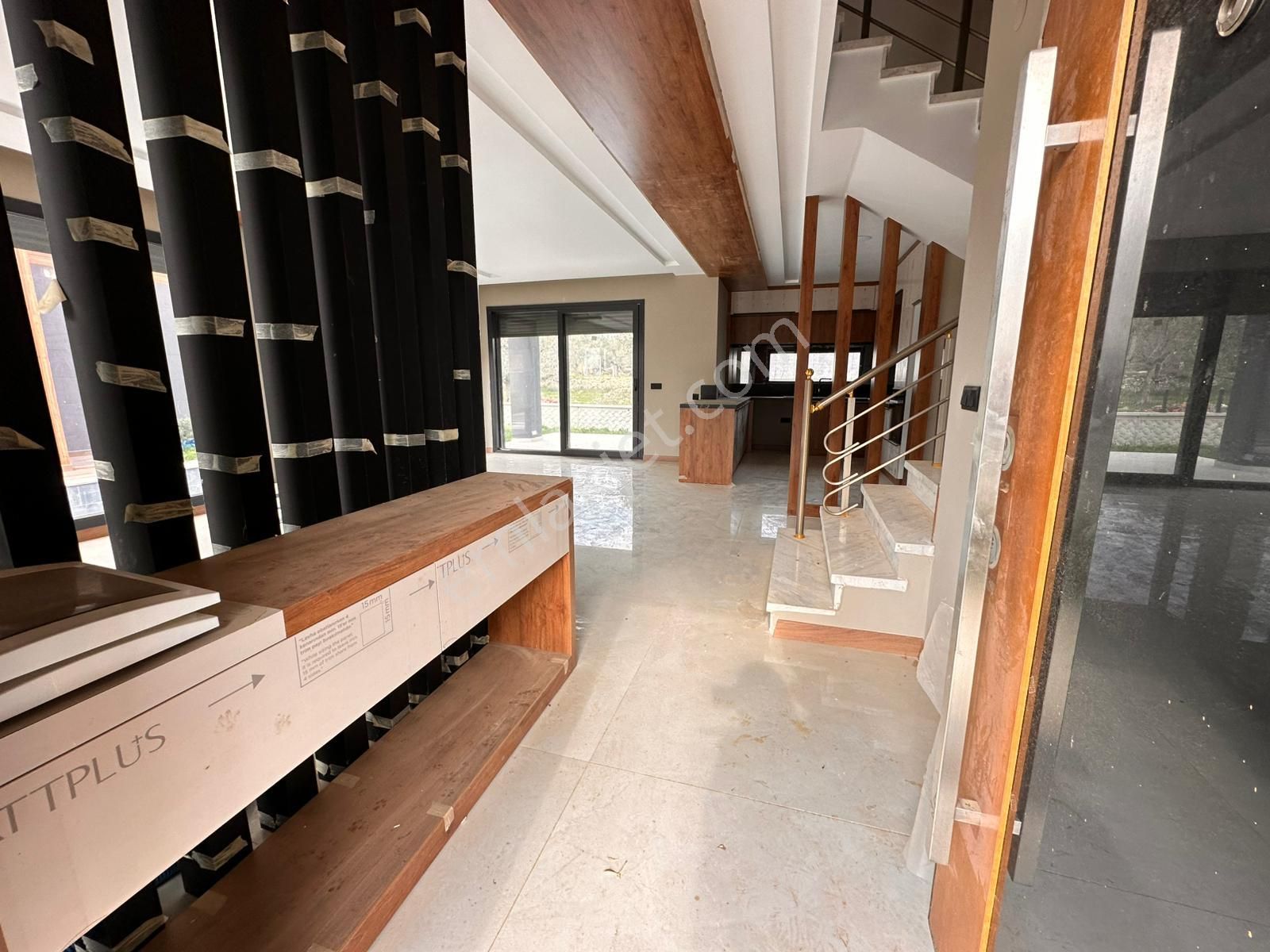Güre Ağaçlı Yolda Havuzlu 3+1 Site İçerisinde Müstakil Satıılık Villa - Görsel 2