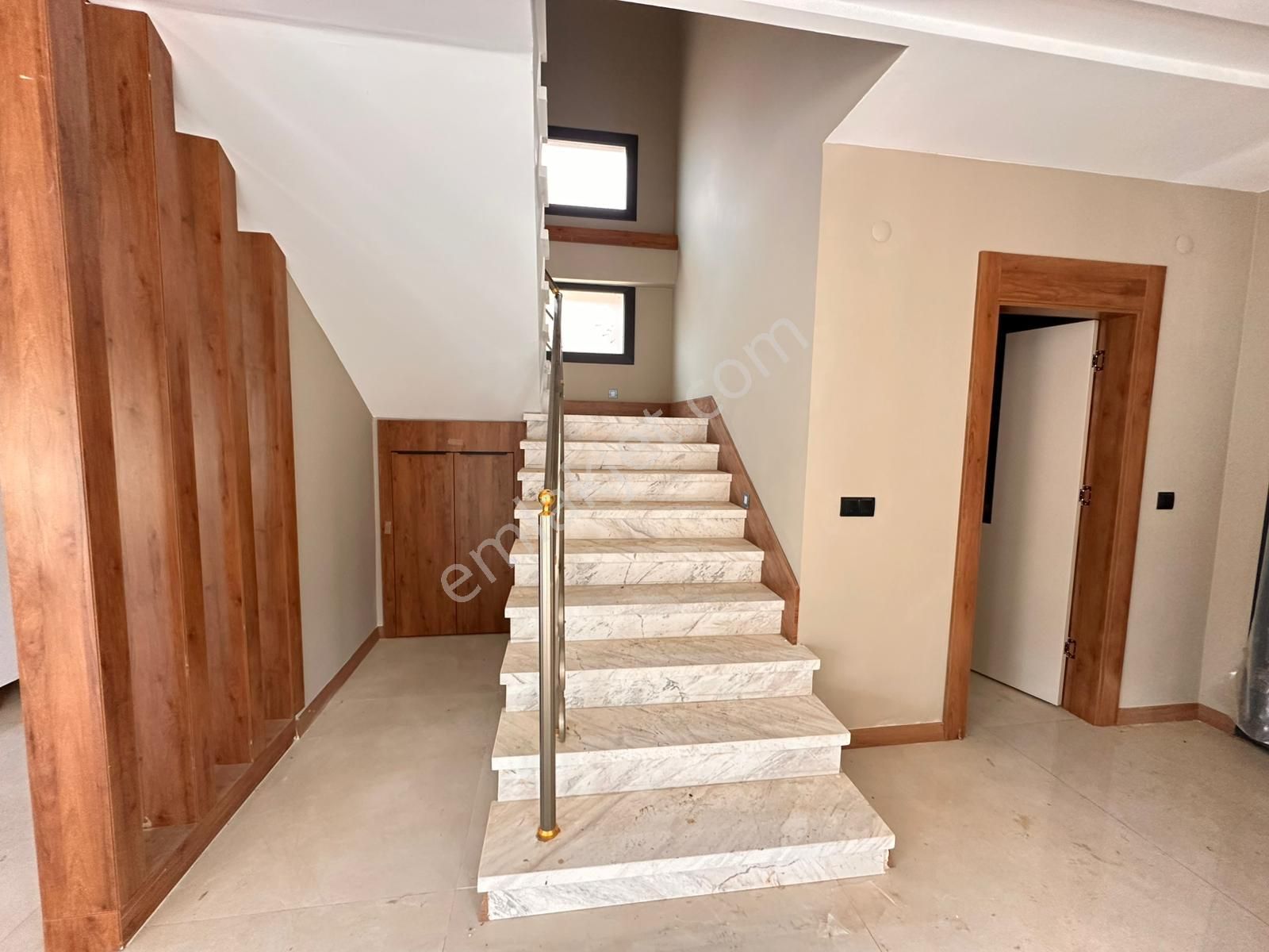 Güre Ağaçlı Yolda Havuzlu 3+1 Site İçerisinde Müstakil Satıılık Villa - Görsel 13
