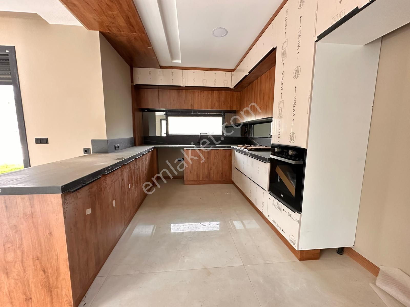 Güre Ağaçlı Yolda Havuzlu 3+1 Site İçerisinde Müstakil Satıılık Villa - Görsel 9