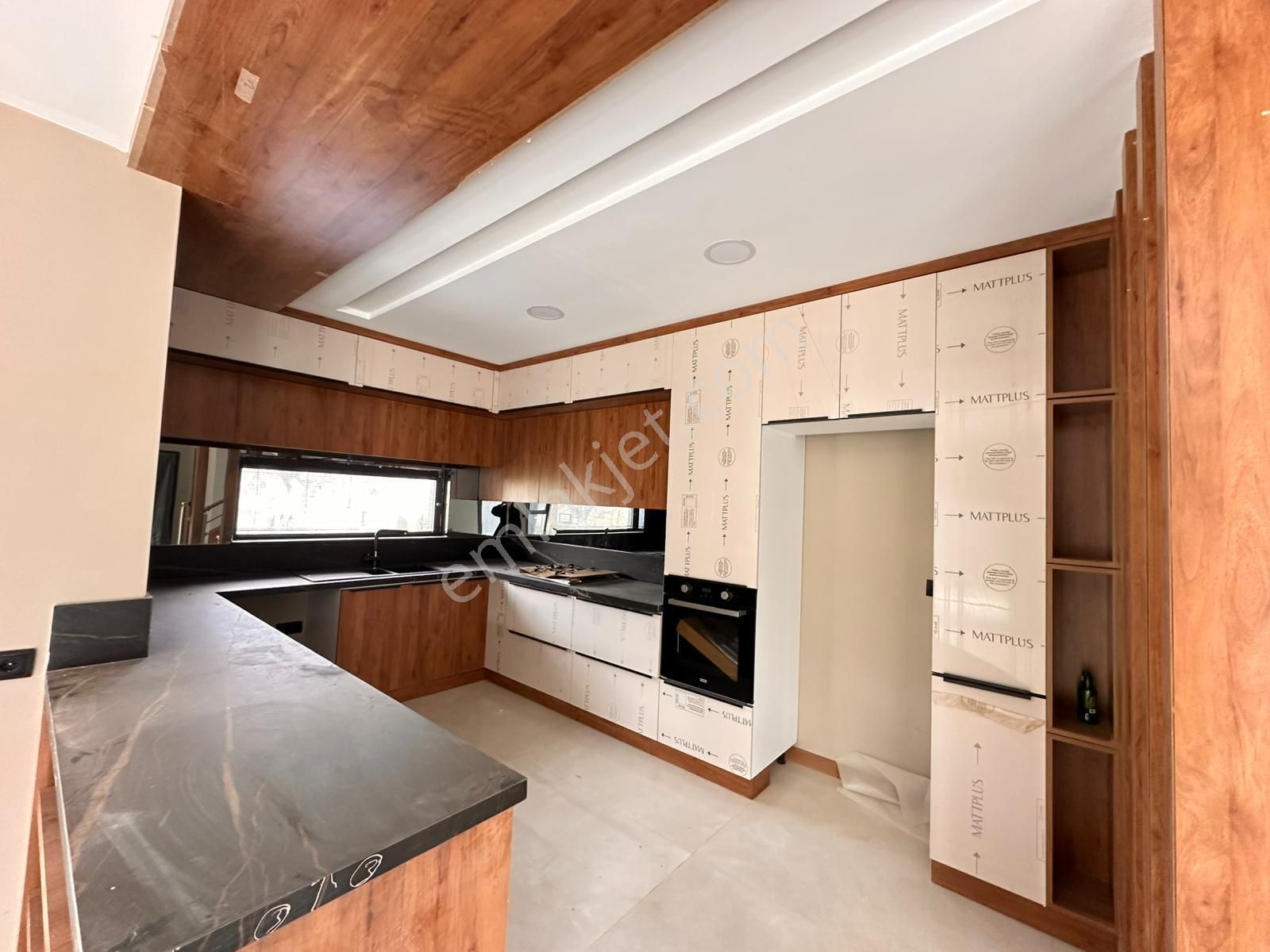 Güre Ağaçlı Yolda Havuzlu 3+1 Site İçerisinde Müstakil Satıılık Villa - Görsel 11