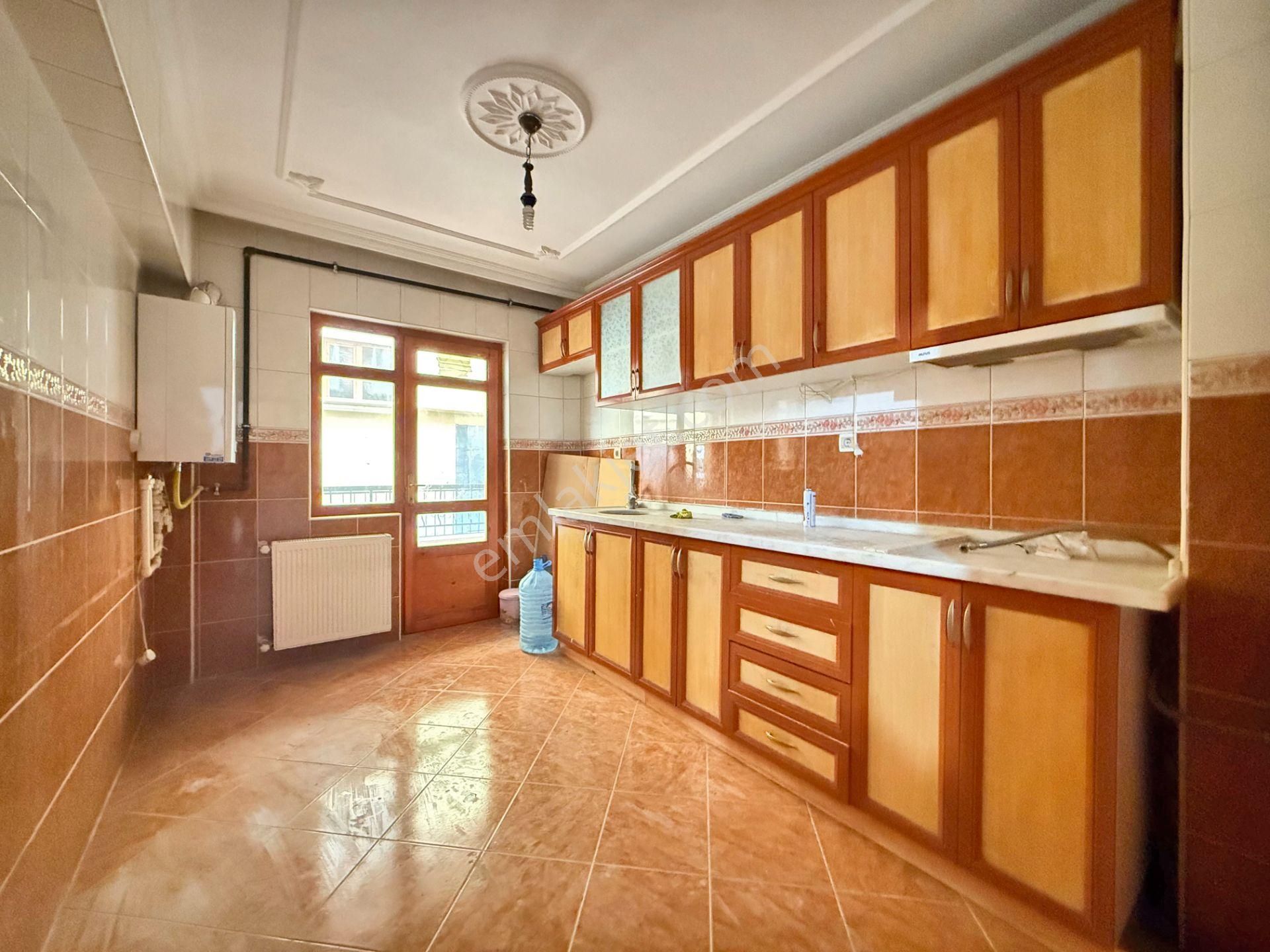 Pursaklar Merkez Satılık Daire Ufuk Kılıç Emlak'tan Okullar Bölgesi 1.kat Konumunda 3+1 120m² Güney Daire