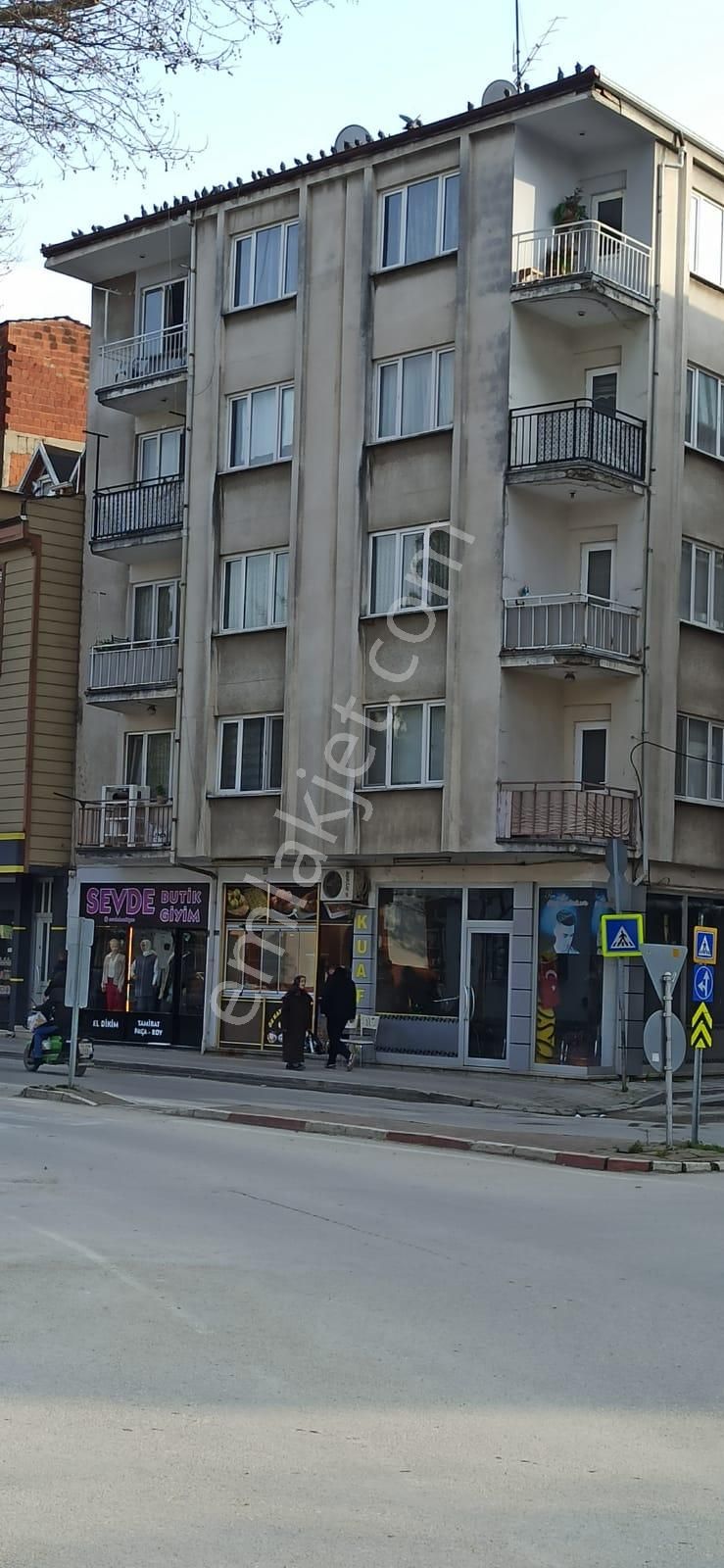İnegöl Sinanbey Mahallesinde Satılık Daire Cadde Üstü 2+1