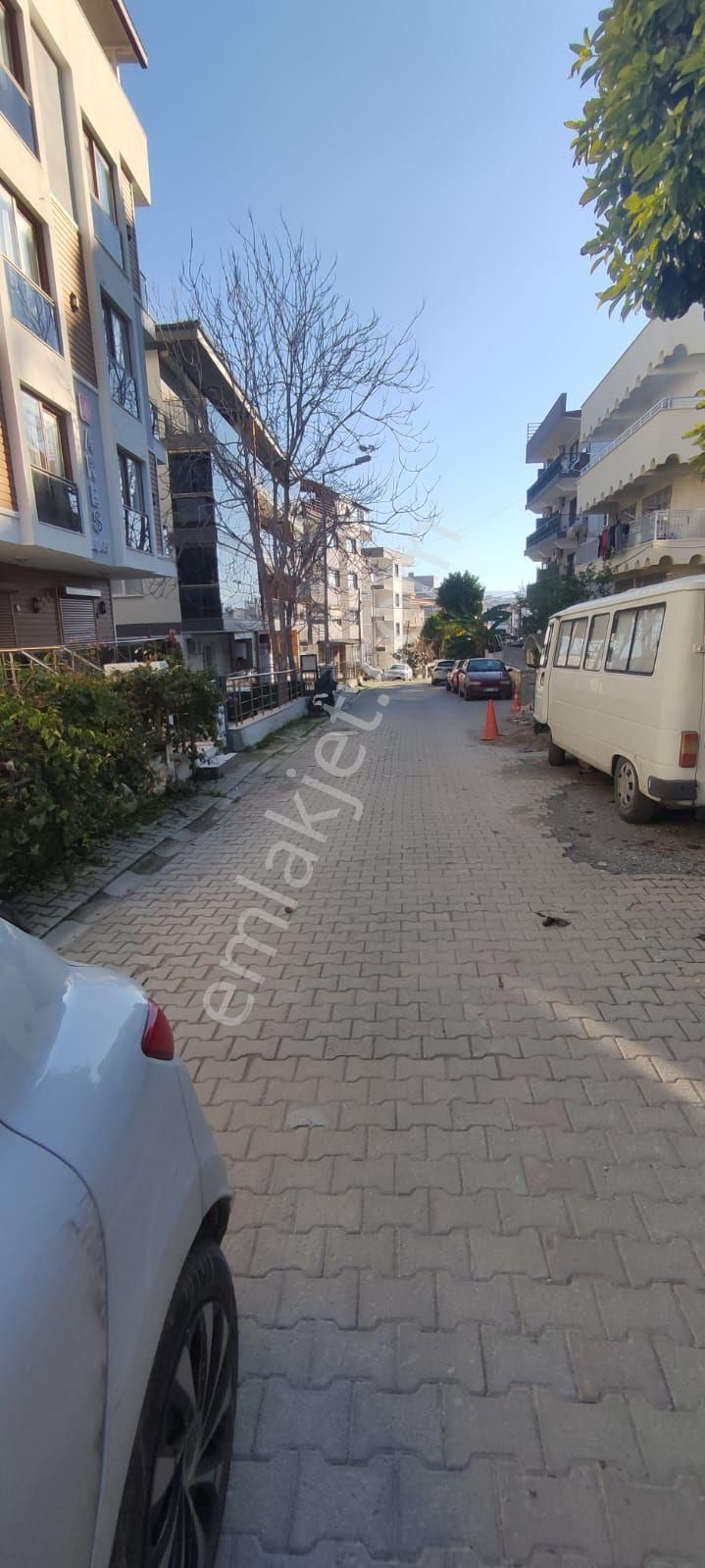 Kuşadası Hacıfeyzullah Satılık Daire Kuşadası Merkez'de Tadilatlı Satılık 3+1 Daire