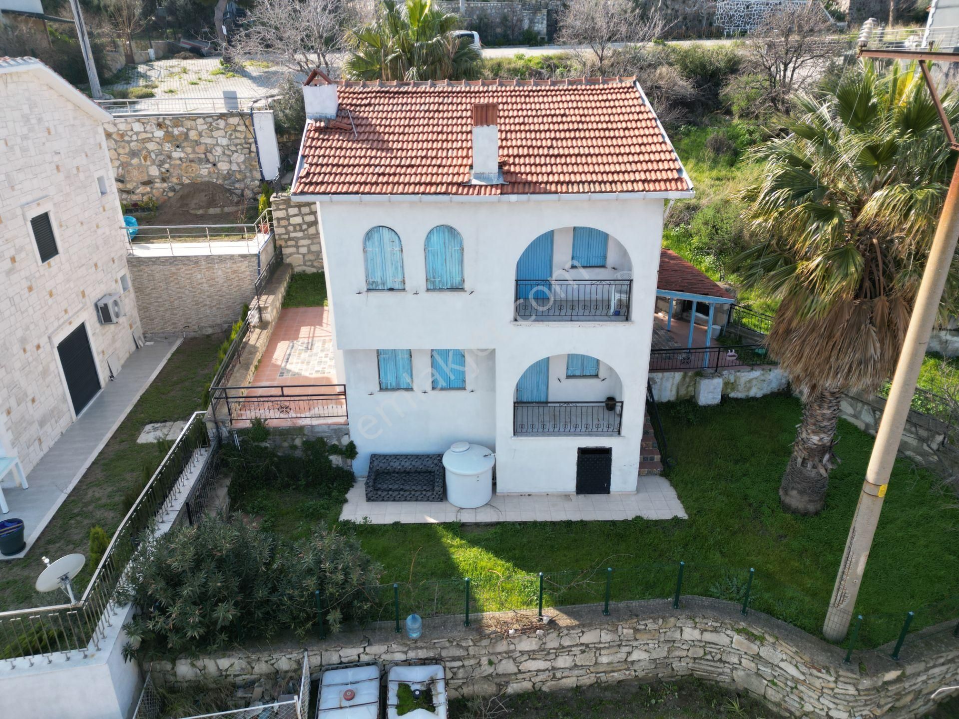 Foça Cumhuriyet Satılık Villa Yeni Foça'da Ful Deniz Manzaralı Tam Müstakil Satılık Villa