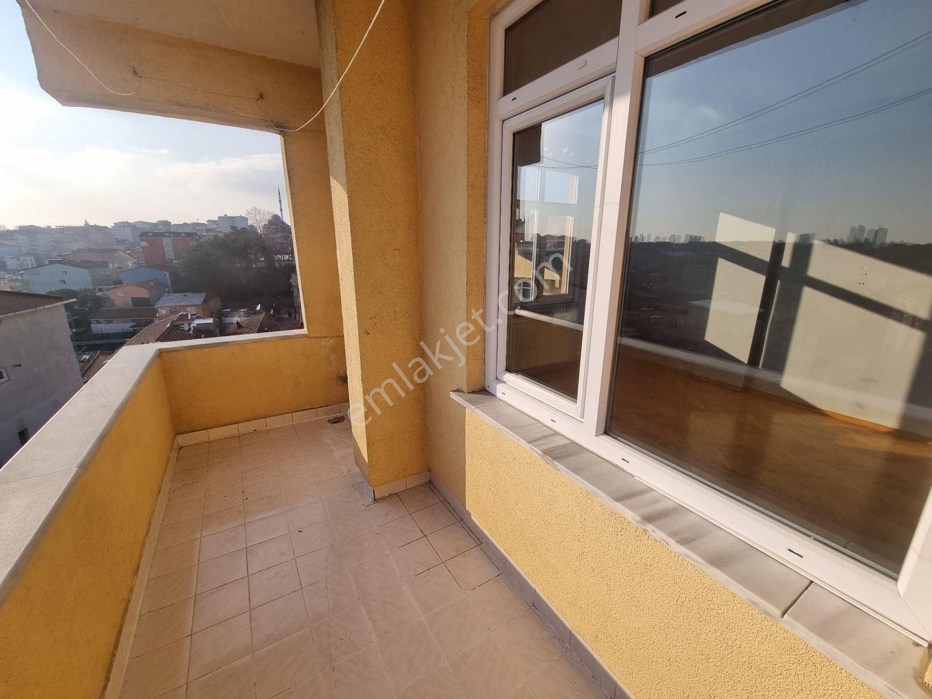 Sarıyer Kireçburnu Kiralık Daire Sarıyer Tarabya 2.kat Durak Çarşı 2.dk Işık Alan Geniş 2+1 Daire