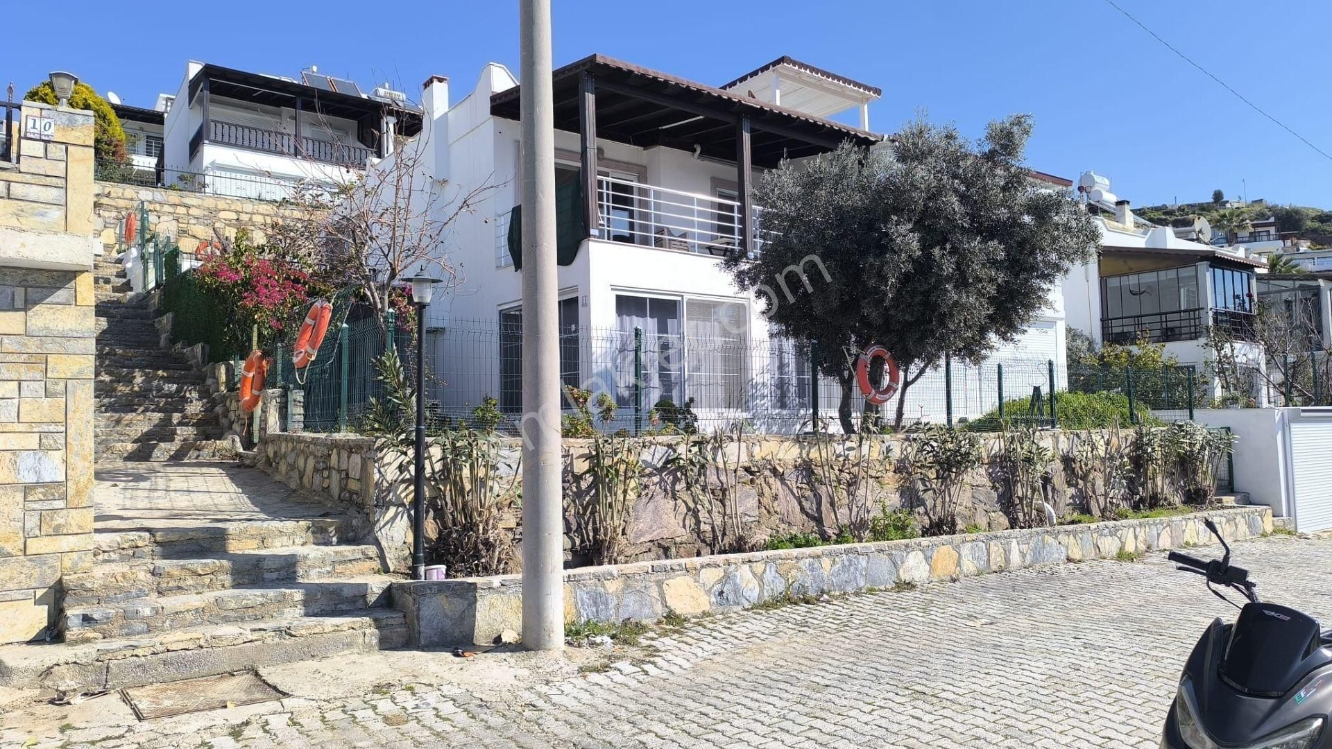 Milas Boğaziçi Satılık Villa Gültan Sitesinde Önü Açık Deniz Manzaralı 4+2 Villa