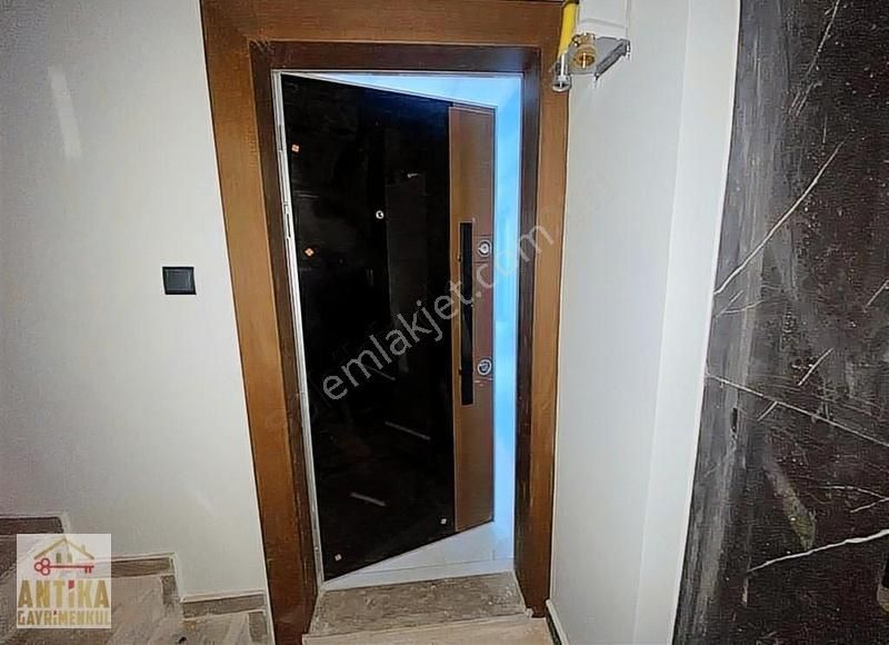 Ödemiş Zafer Kiralık Daire Antika Gayrimenkul'den Zafer Mahallesinde 2 +1 Kiralık Daire