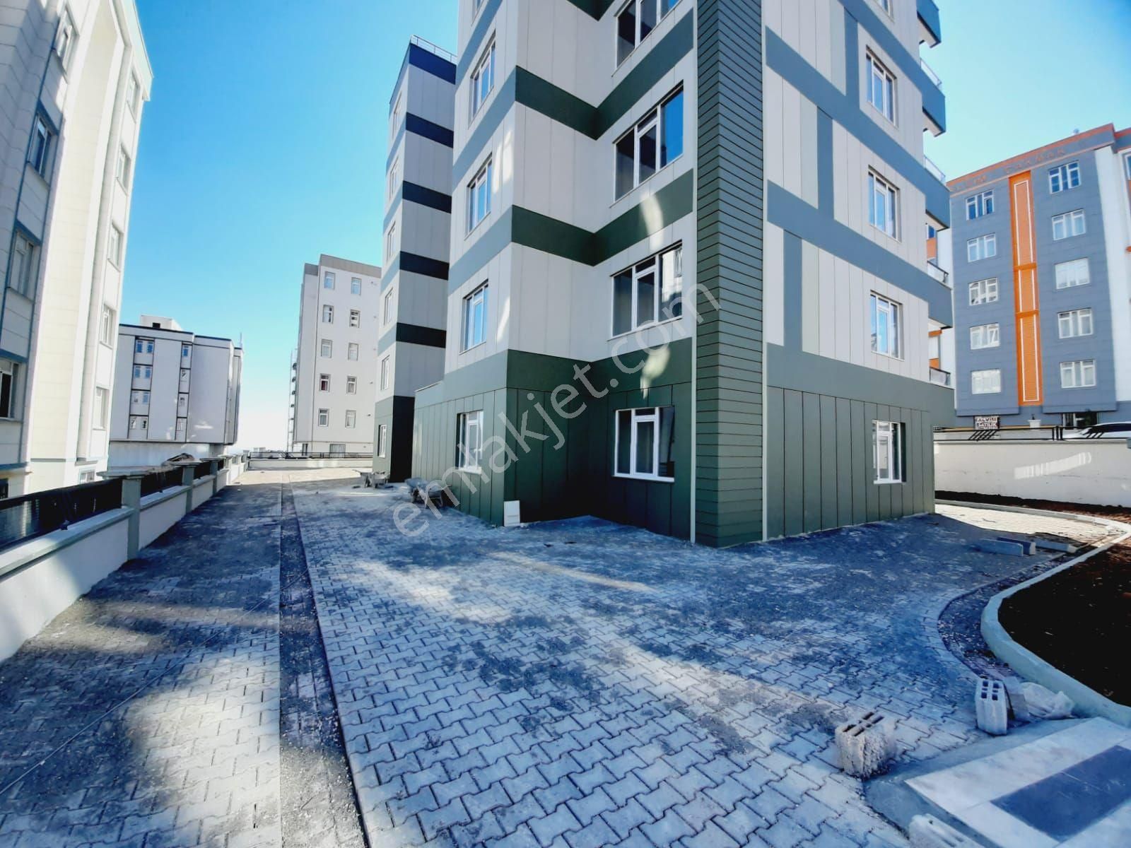 Karaköprü Seyrantepe Satılık Daire Karaköprü Seyrantepede Satılık Giriş Düz 3+1 Daire