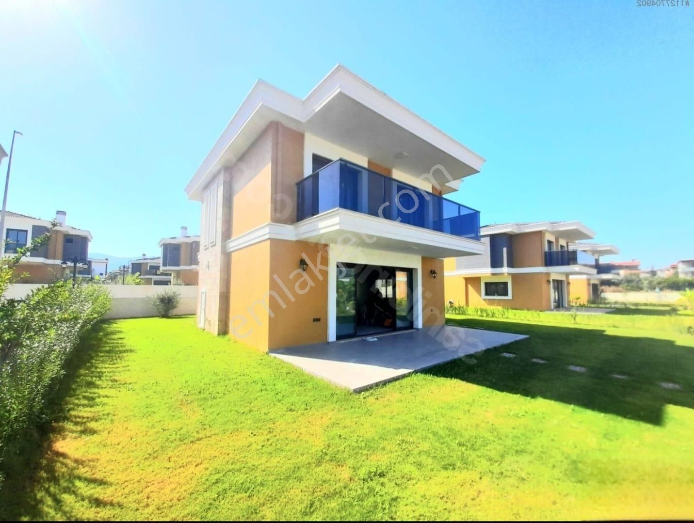 Kuşadası Davutlar Satılık Villa 3+1 Satılık Lüks Villa