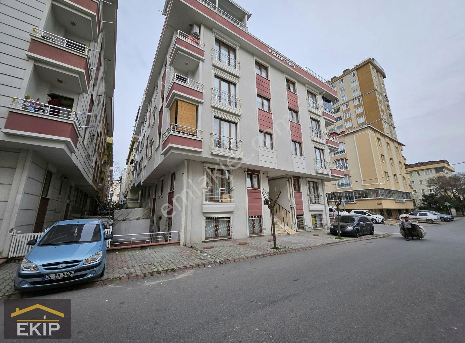 Ümraniye Çakmak Satılık Daire İkbal Ana Caddeye Yakın İskanlı Bahçe Kullanımlı 75 M2 2+1