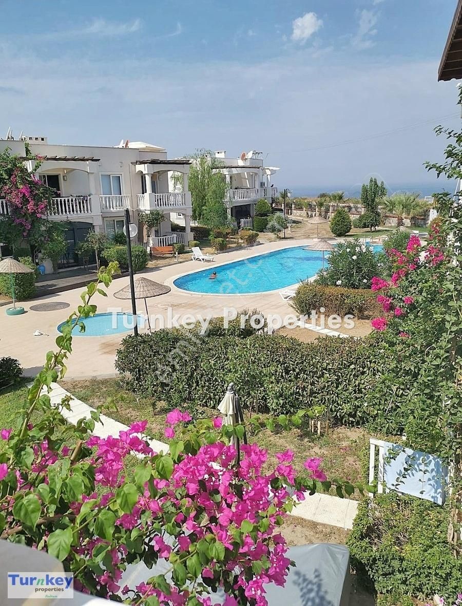 Bodrum Güvercinlik Satılık Daire Boğaziçi Adabükü'nde Deniz Ve Havuz Manzaralı Satılık 2+1 Daire