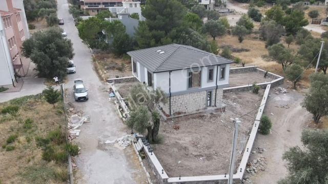Morçiçek'ten Merkez'de Sıfır Lüks Geniş Bahçeli 3+1 Villa..