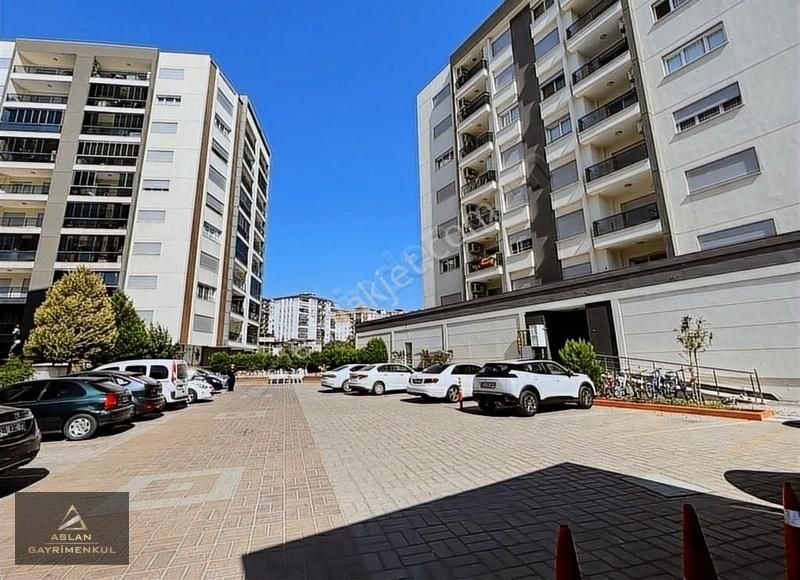 Karşıyaka Örnekköy Satılık Daire Aslan'dan Havuzlu,güvenlikli Site İçerisinde 3+1 Büyük Tip Daire