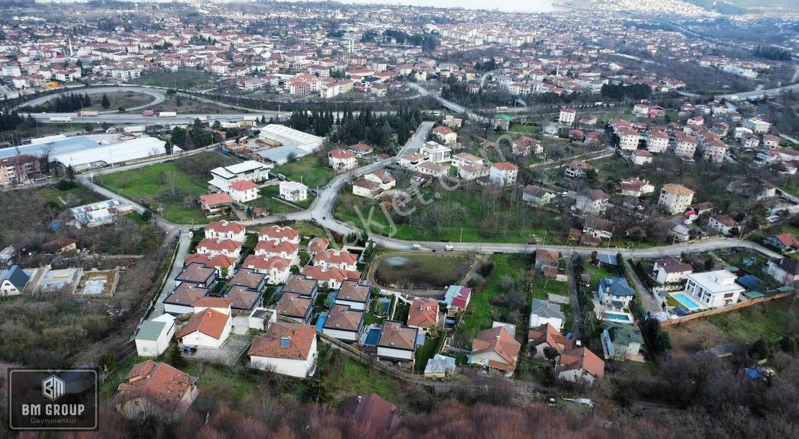 Sapanca Güldibi Satılık Müstakil Ev Güldibinde Eşşiz Göl Manzaralı 1326 M2 Arsada 3+1 Müstakil Ev