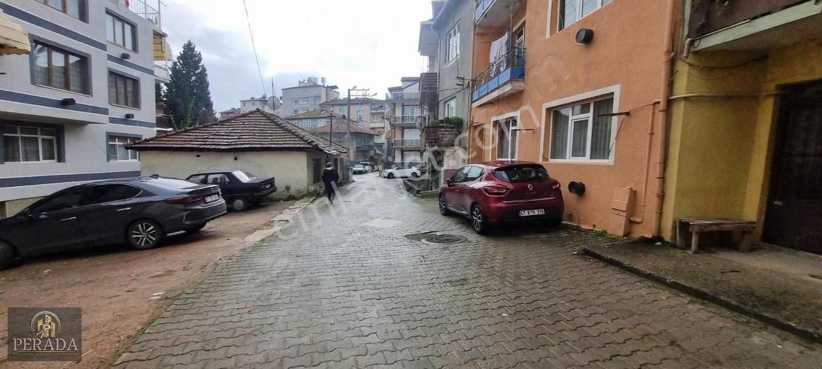 İzmit Kadıköy Satılık Daire İzmit Kadıköy Mahallesi Merkezi Konumda Satılık 2+1 Daire