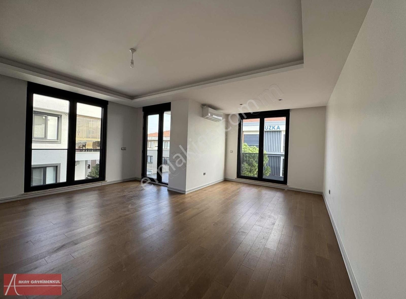 Üsküdar Acıbadem Satılık Daire Acıbadem Yaprak Sokakta Ön Cephe 3+1 110m²arakat Sıfır Daire