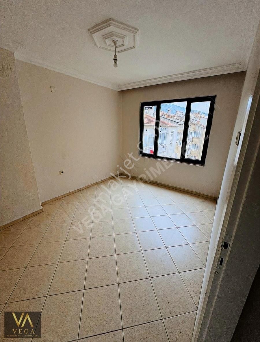 Şehzadeler İbrahimçelebi Kiralık Daire Vega'dan İzmir Caddesi Üzeri Kiralık 2+1 Arakat Daire !