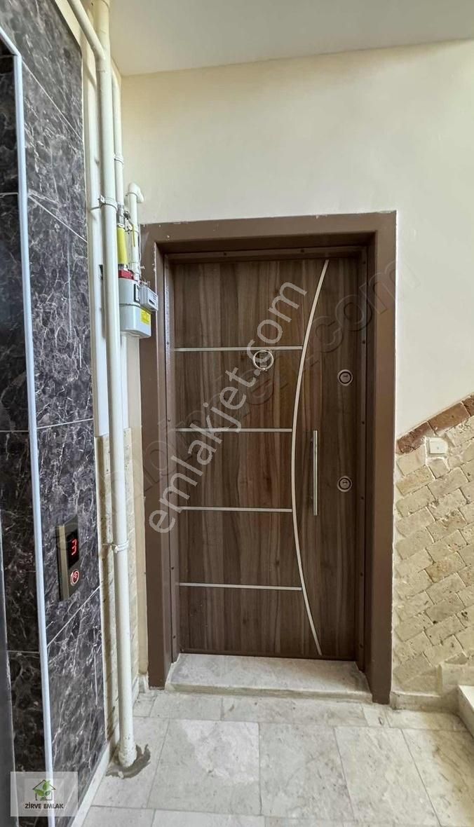 Akşehir Yarenler Kiralık Daire Zirve Emlak Kiralıyorr Yarenlerde 4+1 2.kat 200m2 Daire