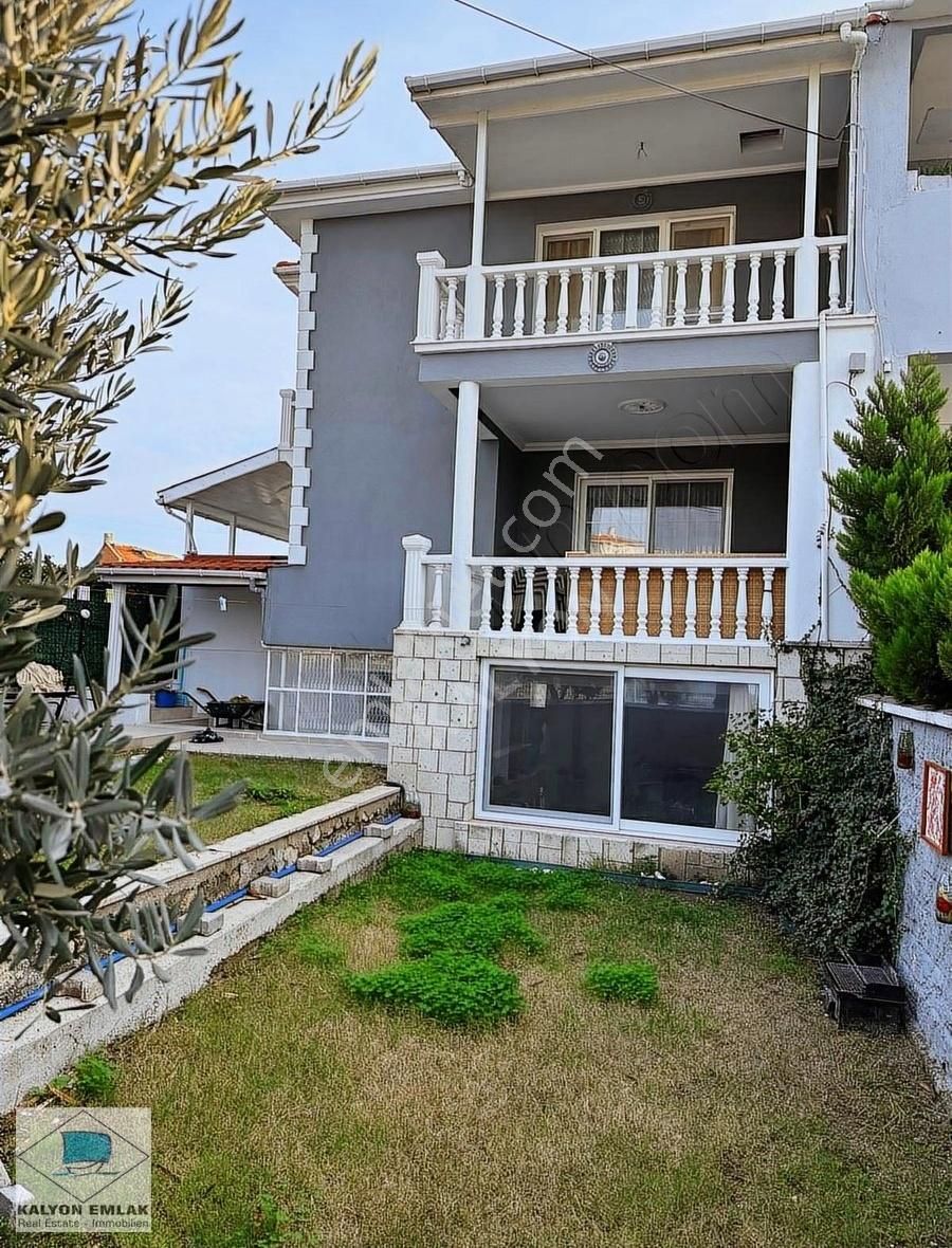 Çeşme Reisdere Satılık Villa Kalyon 'dan Çeşme Reisdere'de Satılık Tripleks Havuzlu Villa