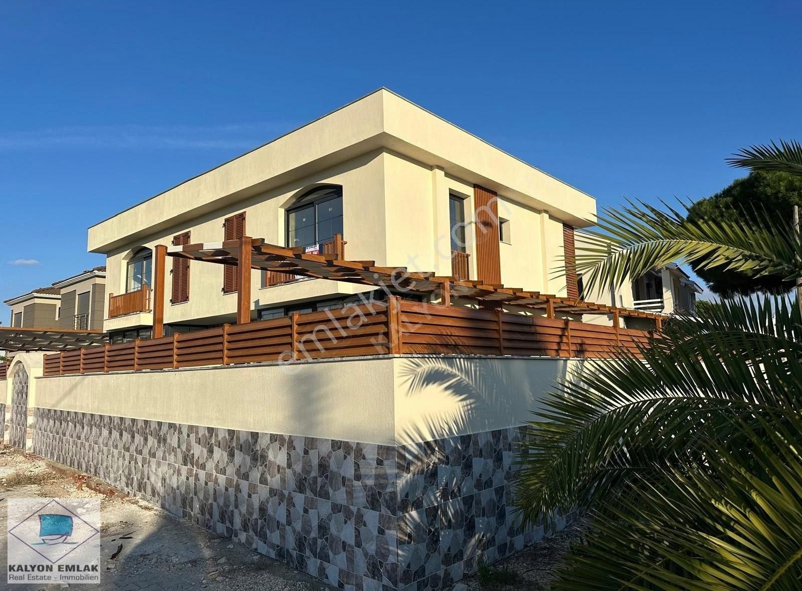 Çeşme Alaçatı Satılık Villa Alaçatı Göbene De Satılık Köşe Konumlu Havuzlu Villa