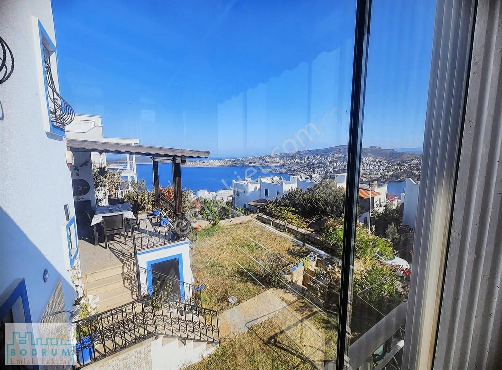 Bodrum Gündoğan Satılık Villa Bodrum Gündoğan Da Plajlı Sitede Deniz Manzaralı Villa