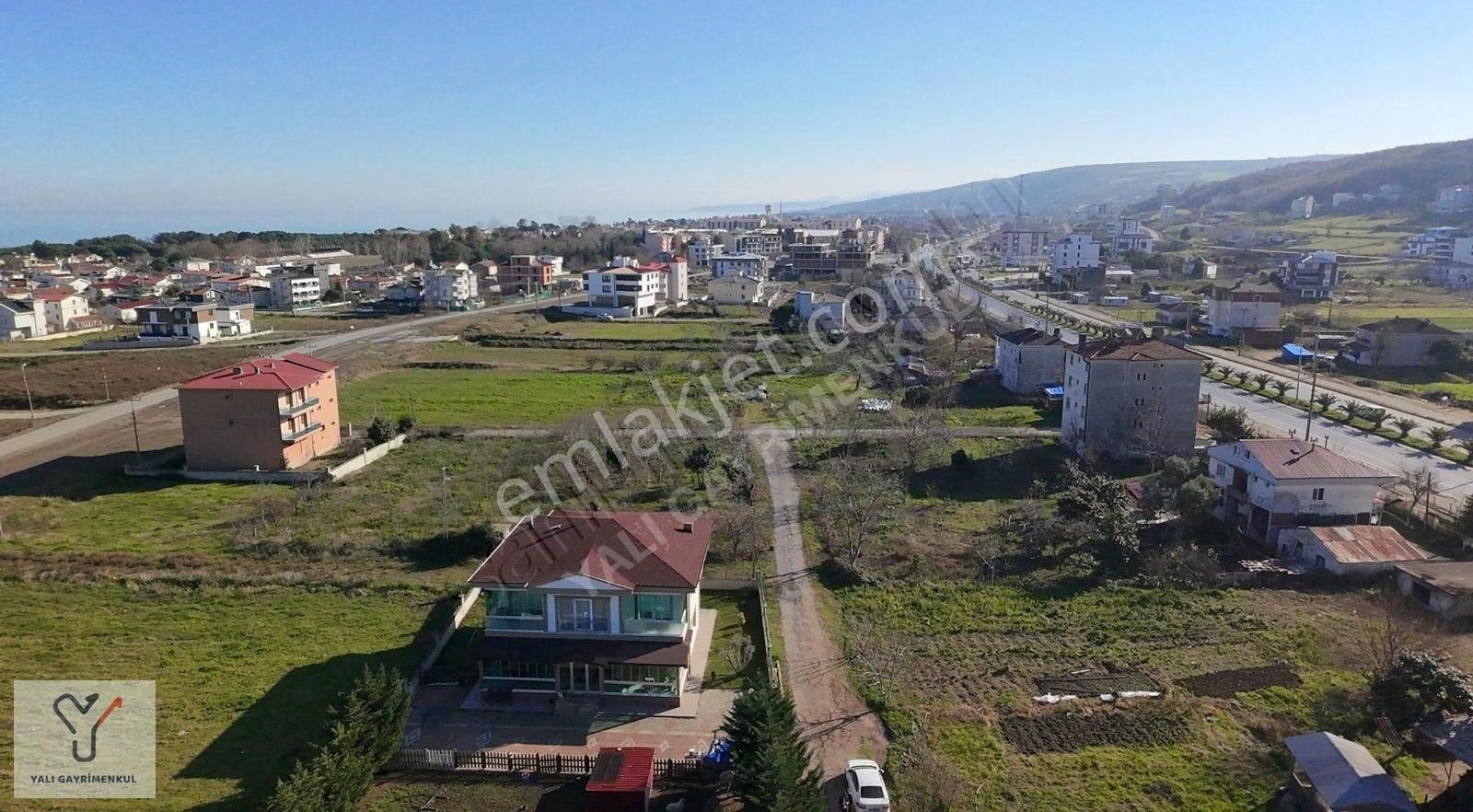 Atakum Güzelyurt Satılık Konut İmarlı Yalı Gayrimenkul | Çatalçam'da Anayola 2. Parsel Köşebaşı Arsa