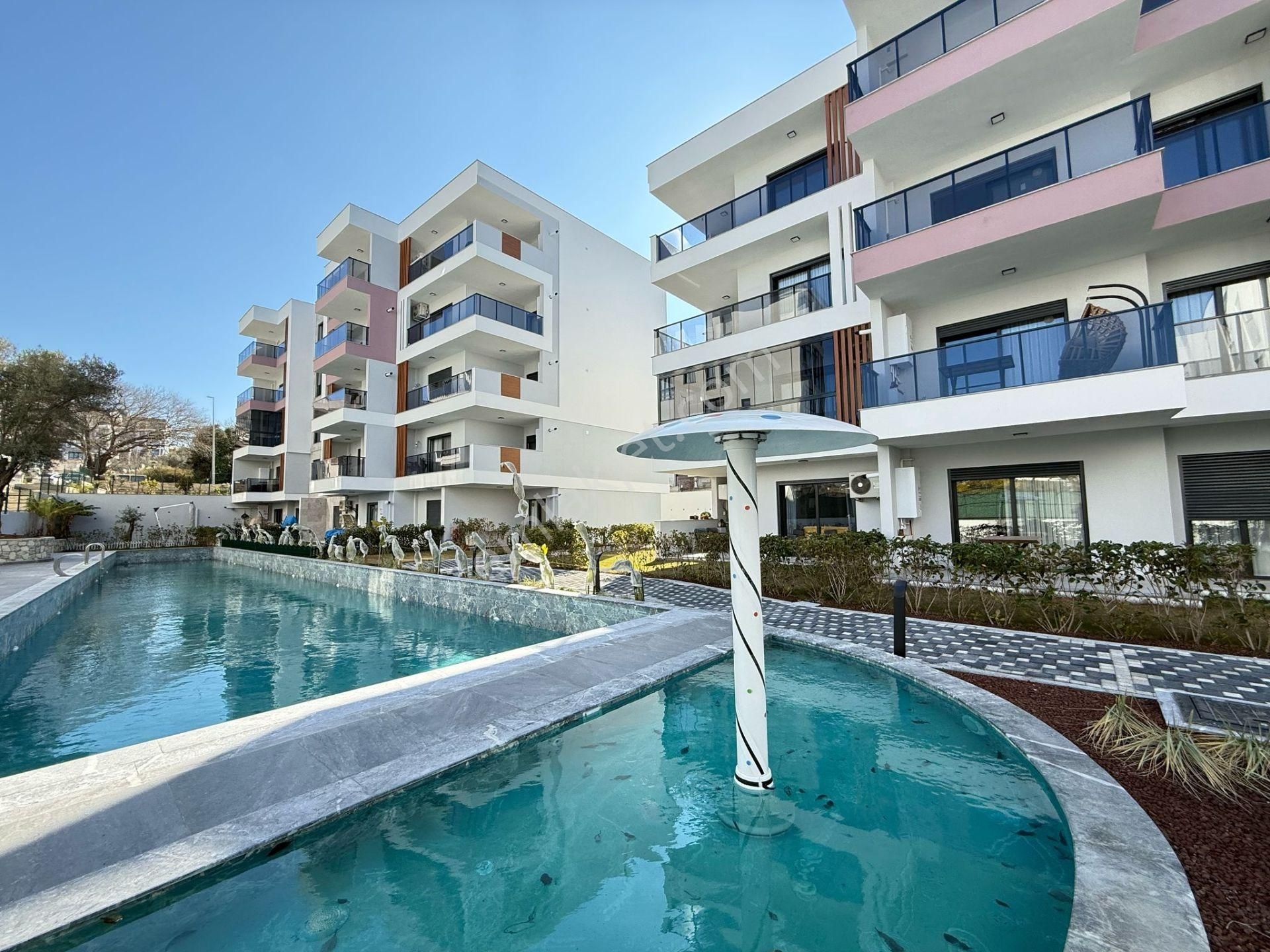 Kuşadası İkiçeşmelik Satılık Residence Merkezi Konum-7/24 Guvenlık-acık/kapalı Havuz-otopark-hamam-sauna-yerden Isıtma-yeni-lüx-3+1