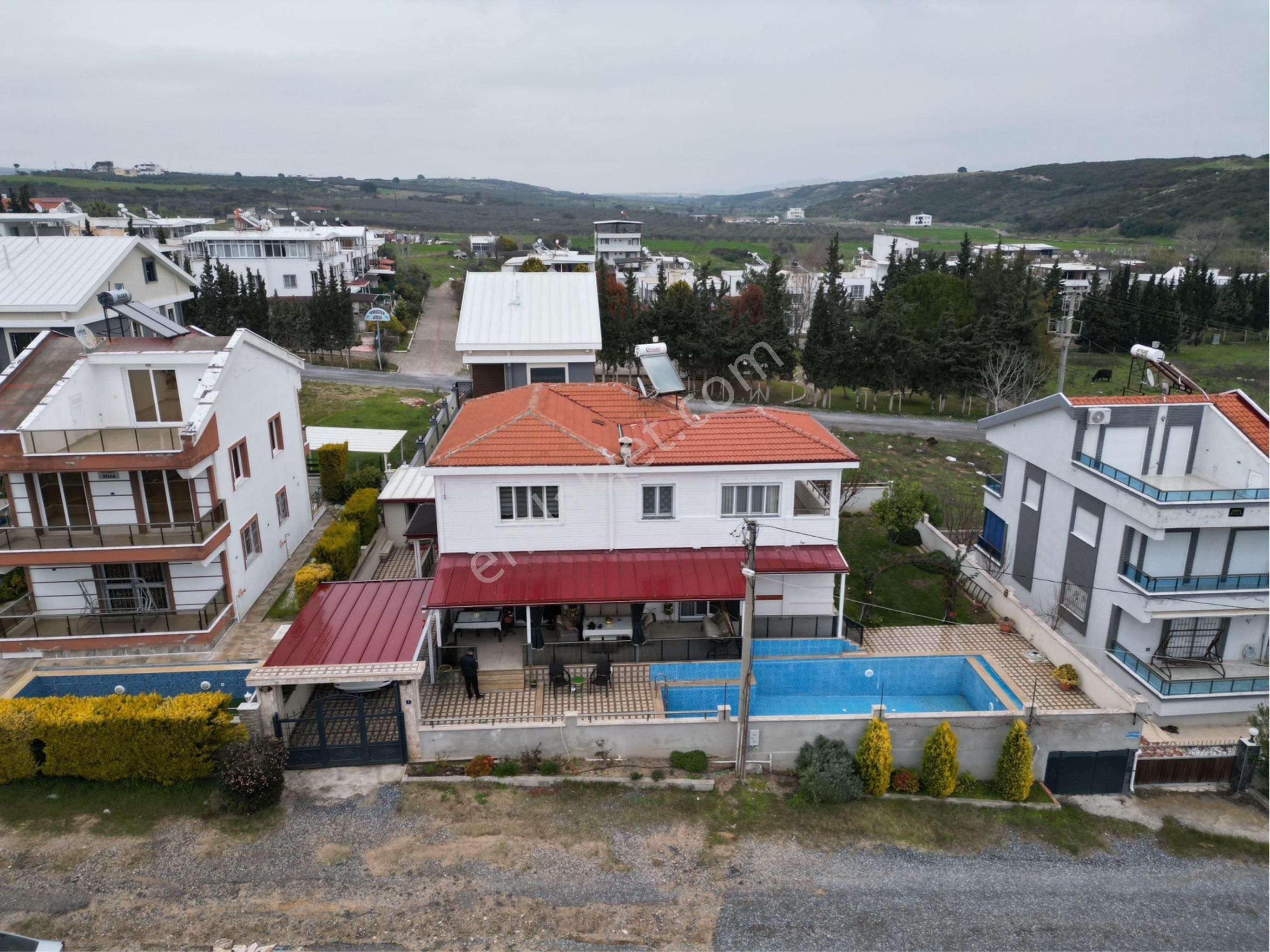 Didim Mavişehir Satılık Villa Didimde 500m² Arsa İçinde Havuz Ve Otoparklı Tam Müstakil Villa