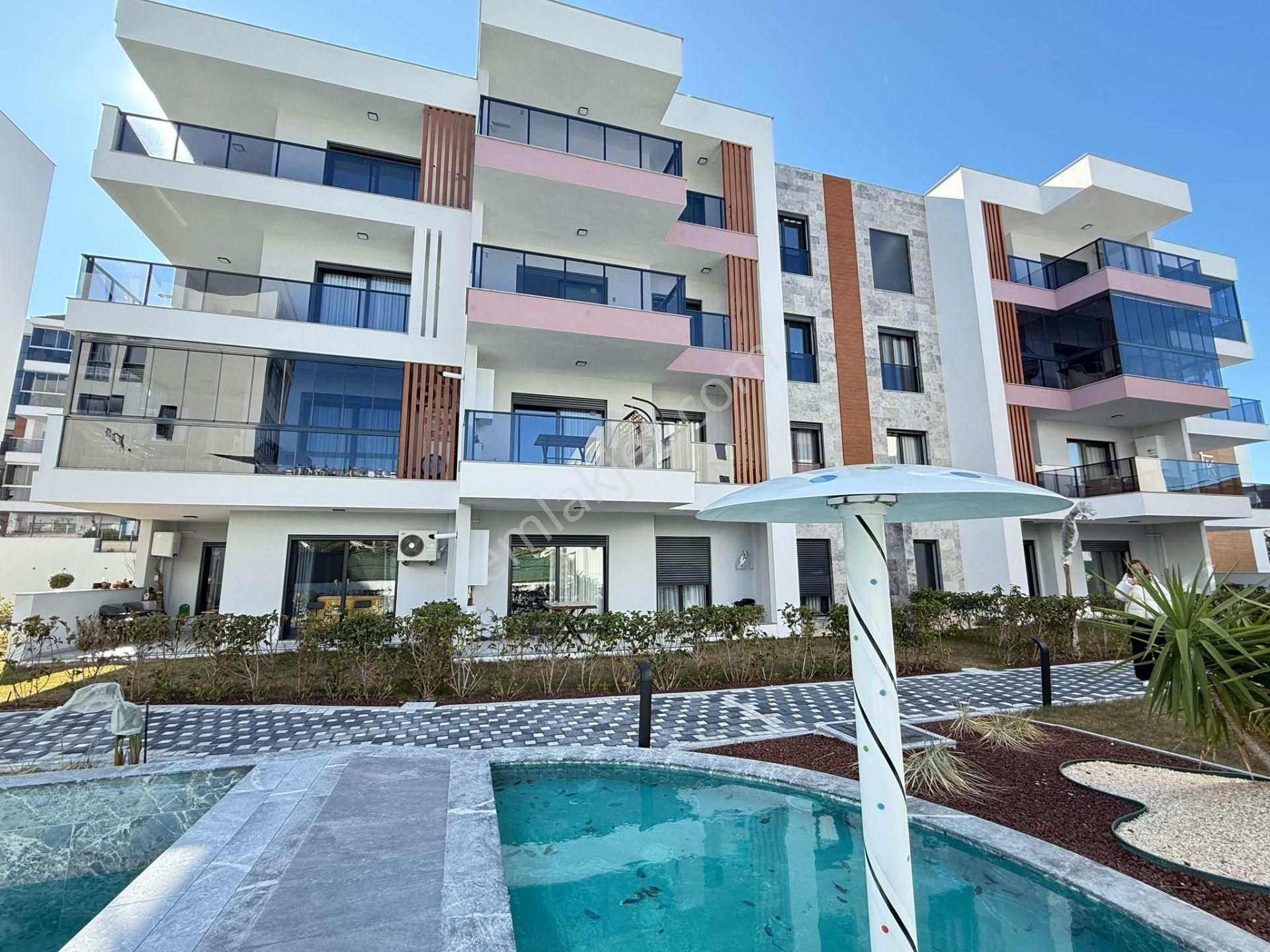 Kuşadası İkiçeşmelik Satılık Residence Merkezi Konum-7/24 Guvenlık-acık/kapalı Havuz-otopark-hamam-sauna-yerden Isıtma-yeni-lüx-2+1