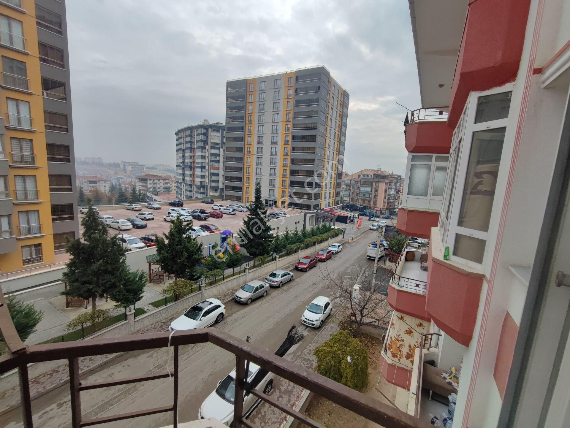 Sincan Selçuklu Satılık Daire Sıla'dan Selçuklu'da Ara Katta Bağımsız 3+1 Satılık Daire!