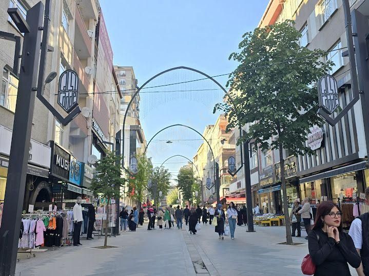 Bağcılar Merkez Satılık Bina Bağcılar Çarşı Caddesi Yürüyüş Yolunda Komple Satılık Bina