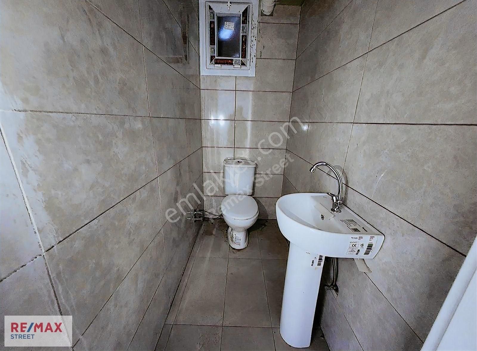 Eyüpsultan Emniyettepe Metrobüse Yakın Kiralık Daire Özlem Kaya Remax Kiralık 2+1,1+1 Daireler Eyüpsultan Emniyettepe