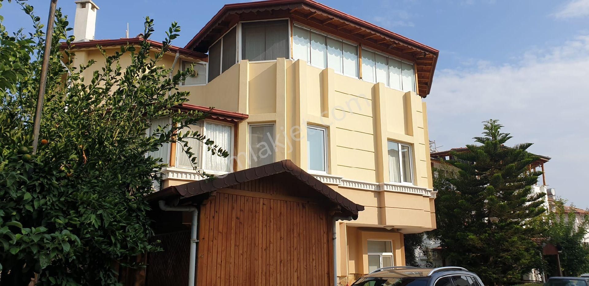 Yenişehir 50. Yıl Satılık Villa Yenişehir Atakent Sitesinde 5+1 Tripleks