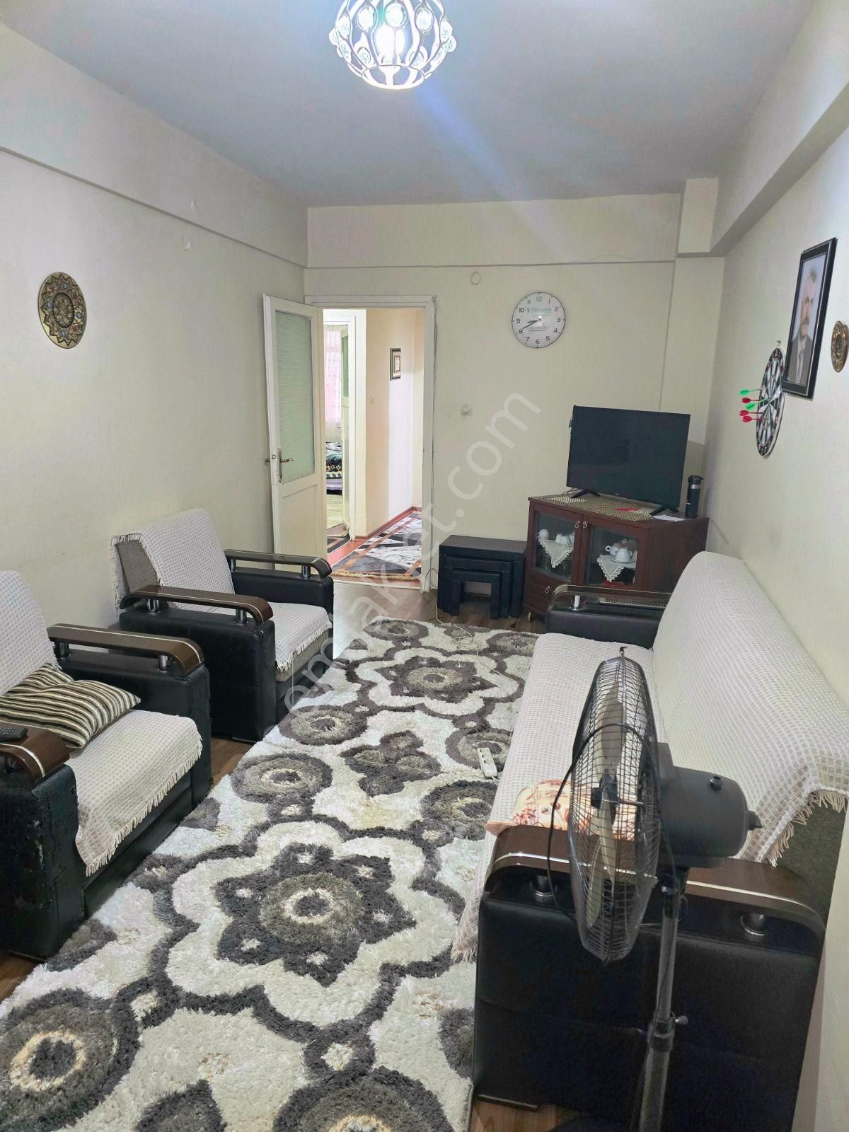 Bahçelievler Şirinevler Kiralık Daire S.evler Belediye Karşısı Metrobüse 10dk.2+1 90m2 Full Esyalı 1.kat