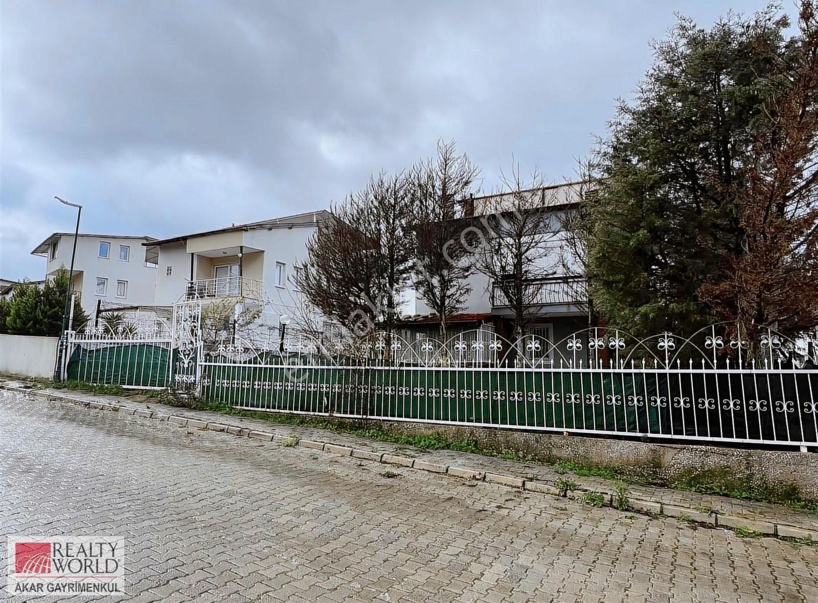 Güzelbahçe Çamlı Satılık Villa Rw Akar'dan Güzelbahçe Çamlı'da Tam Müstakil Triplex Villa