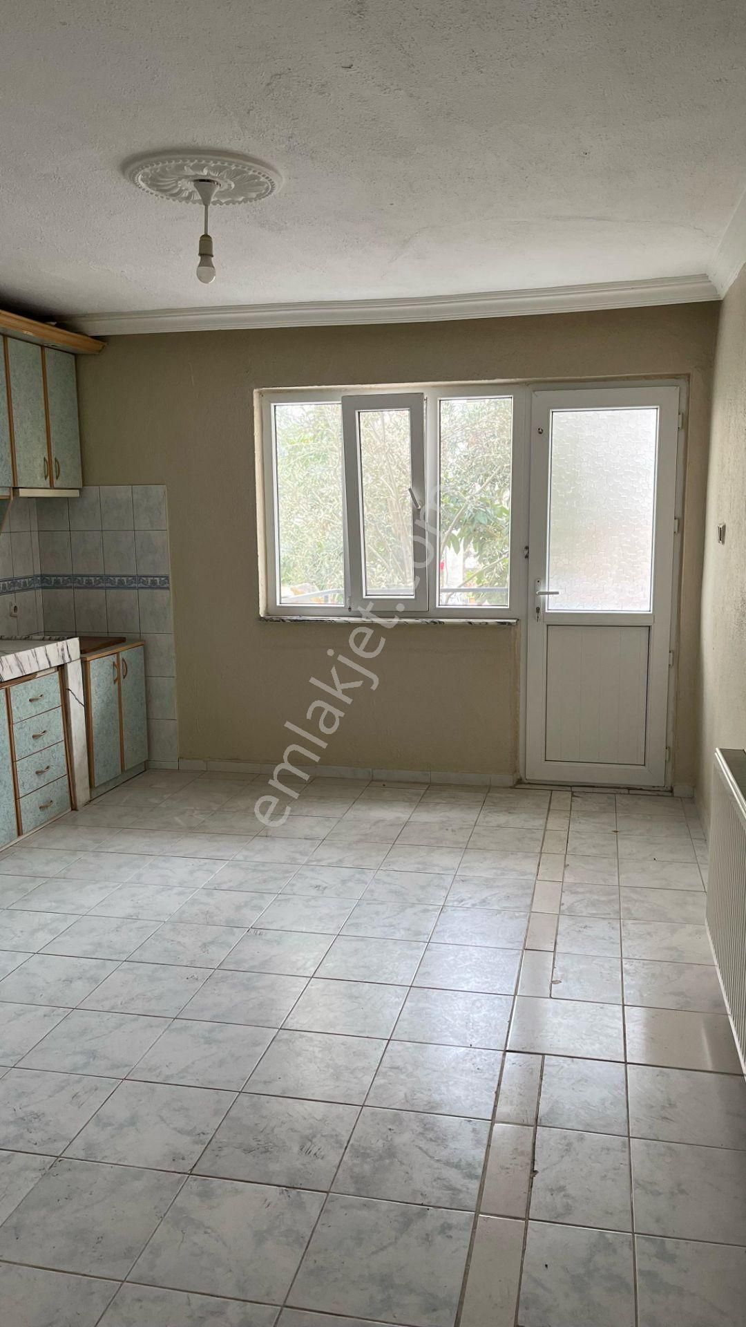 Manisa Soma Site İçerisinde Kiralık Daire Adil Gayrimenkul'den Onüç Eylül Mahallesinde Kiralık 2+1 Geniş Daire