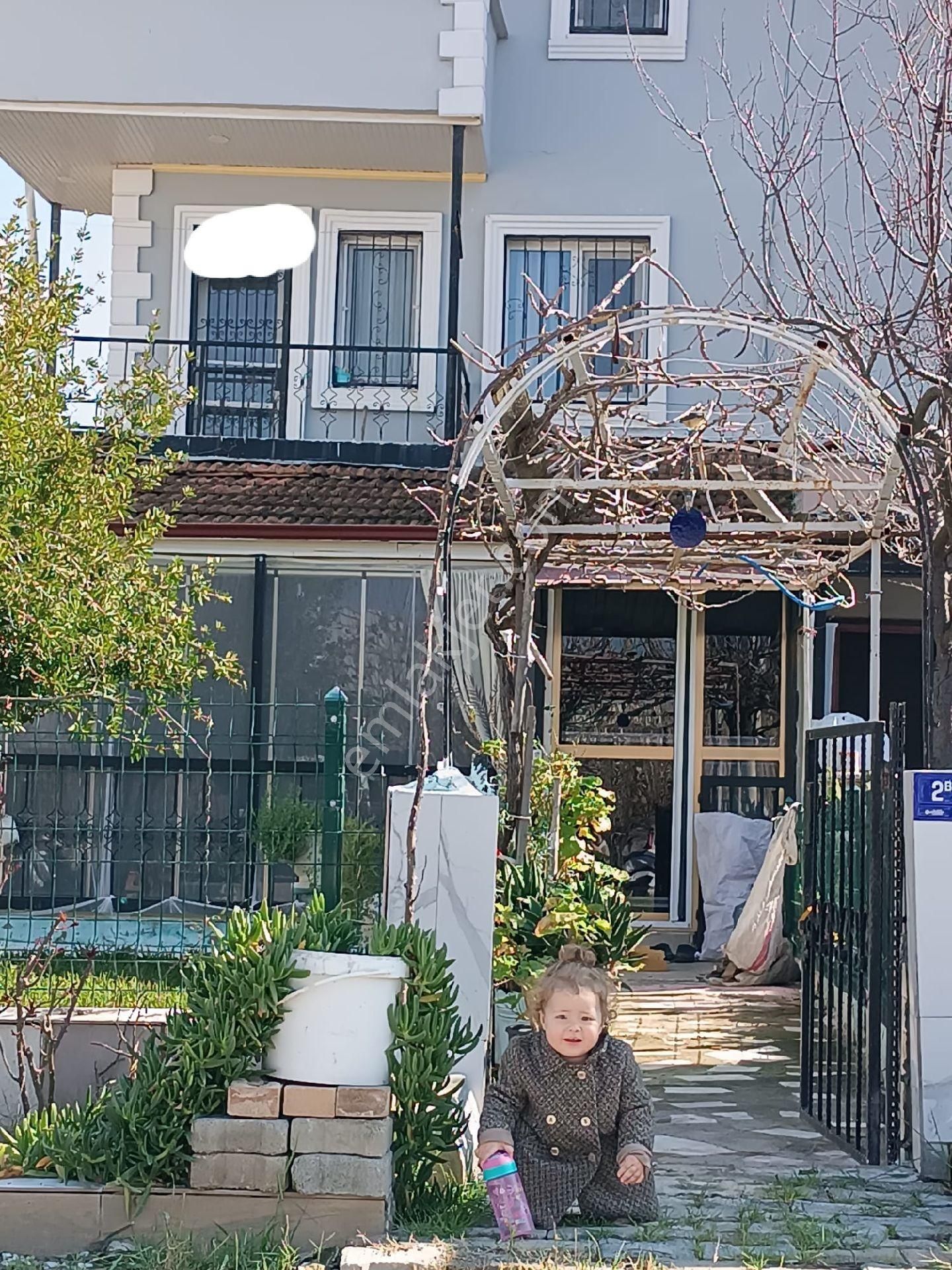 Kuşadası Güzelçamlı Satılık Villa Kuşadası Güzelçamlıda Sıte Icerısınde Trıpleks Vılla