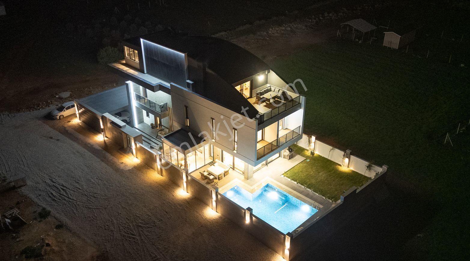 Antalya Döşemealtı Yeşilbayır'da 7+1 Satılık Ultra Lüks Villa