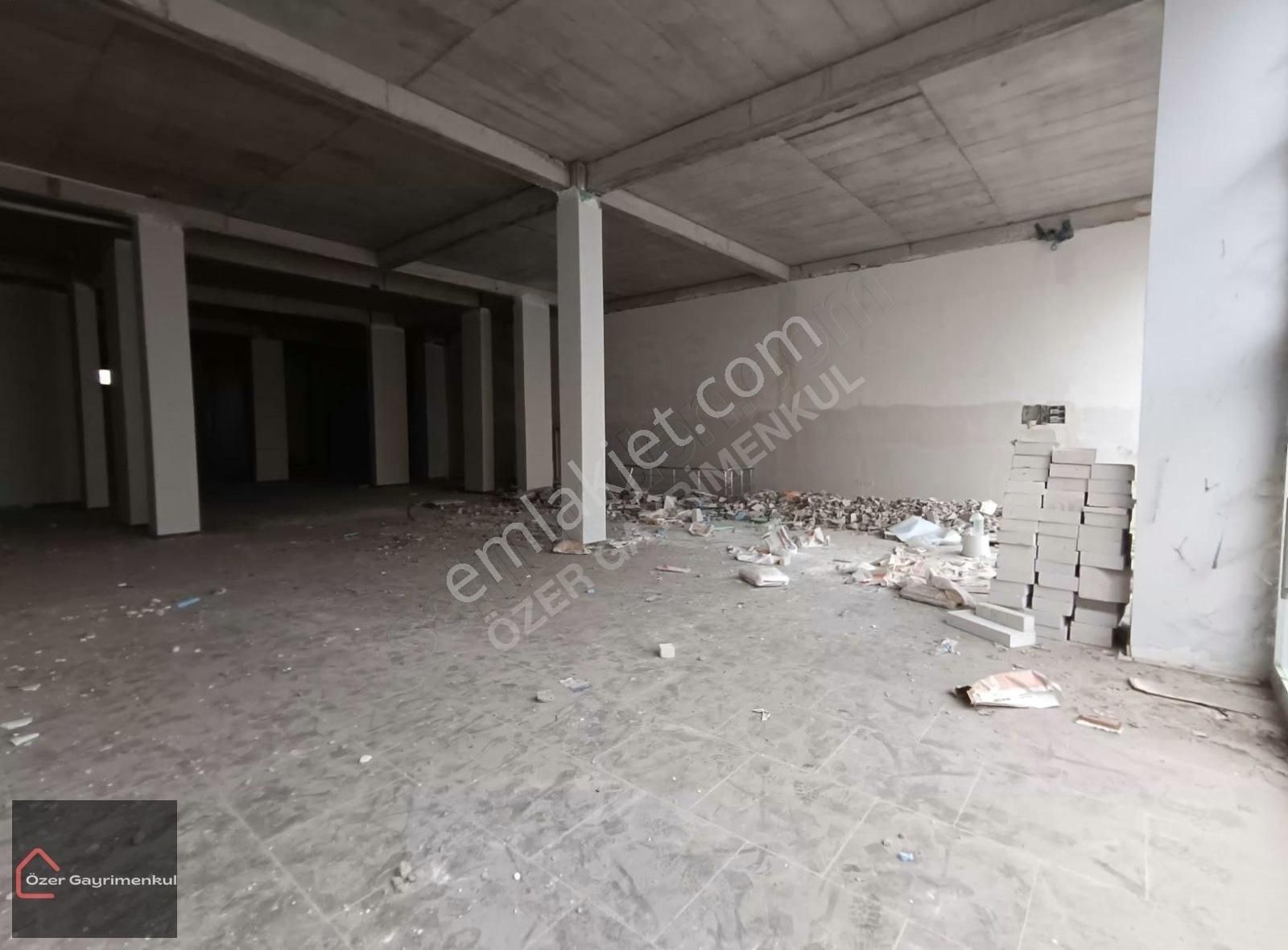 Yeşilyurt Bostanbaşı Kiralık Dükkan & Mağaza Özer Gayrimenkulden Bostanbaşında 700 M2 Kiralık İş Yeri