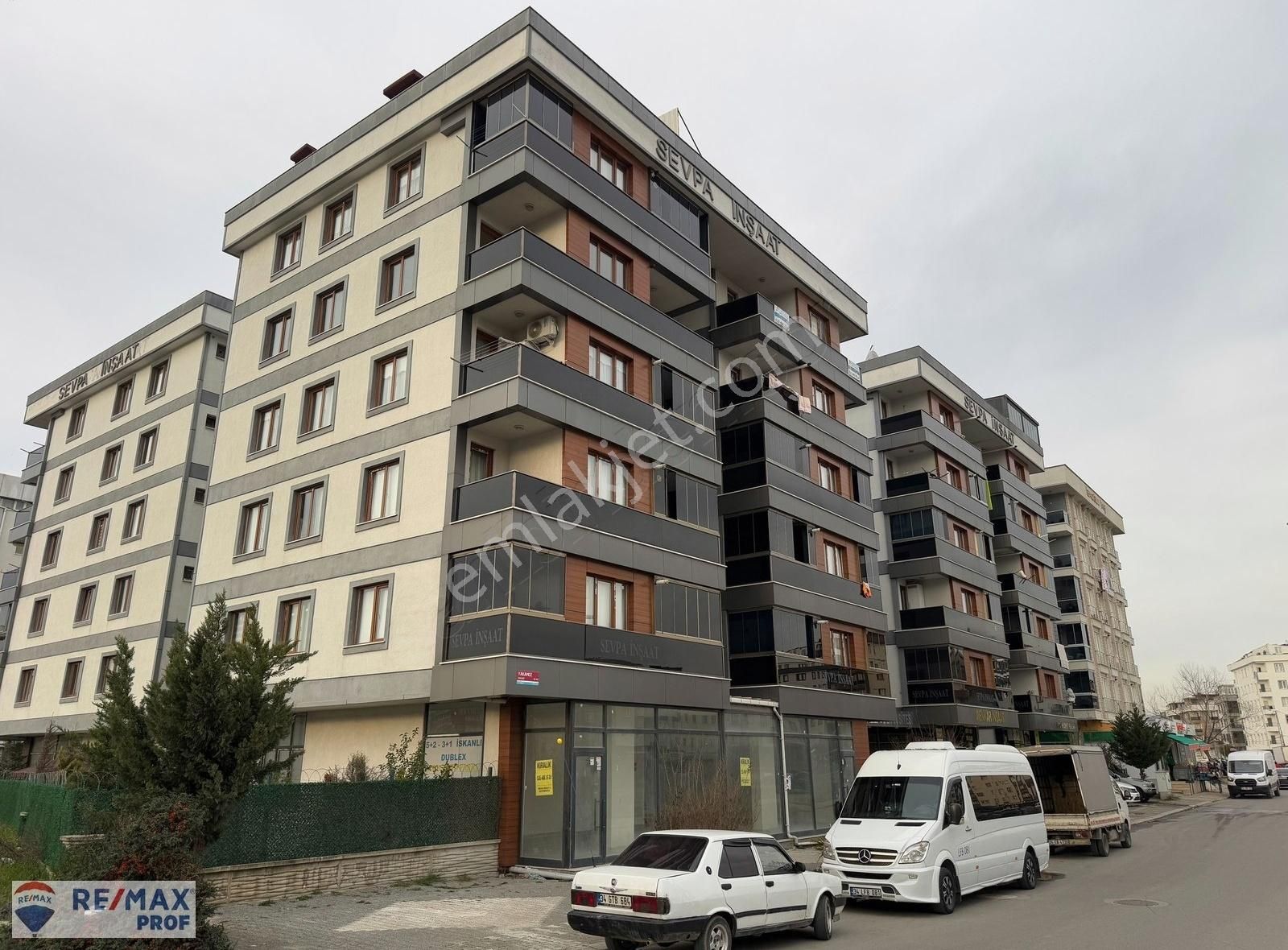 Sultanbeyli Adil Satılık Daire Adil Mh. Site Bölgesi Satılık 3+1 147m2 Büyük Üç Cephe Boş Daire