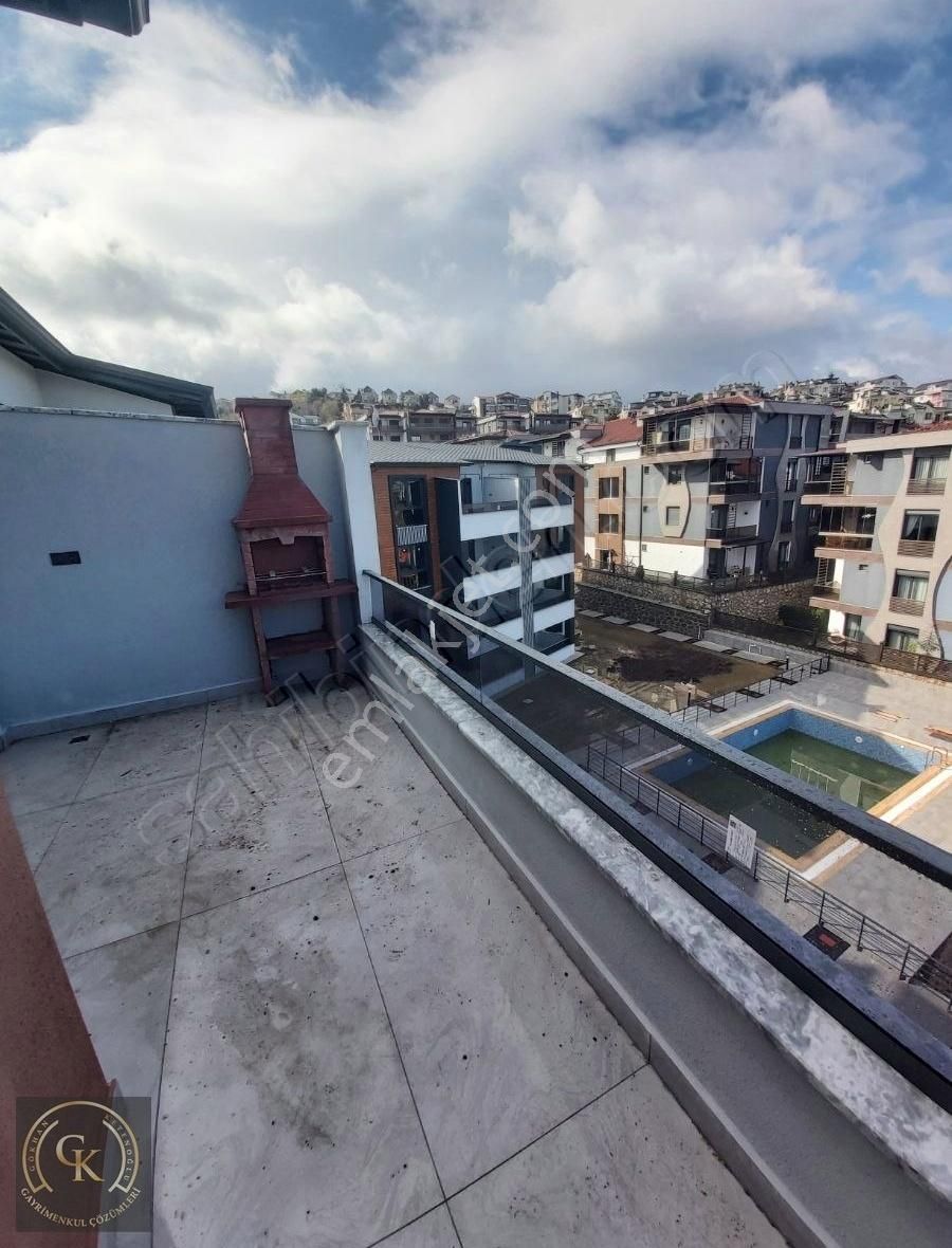 Gölcük Topçular Satılık Daire Değirmendere Topçularda Deniz Manzaralı Site İçi 3+1 170m2 Daire