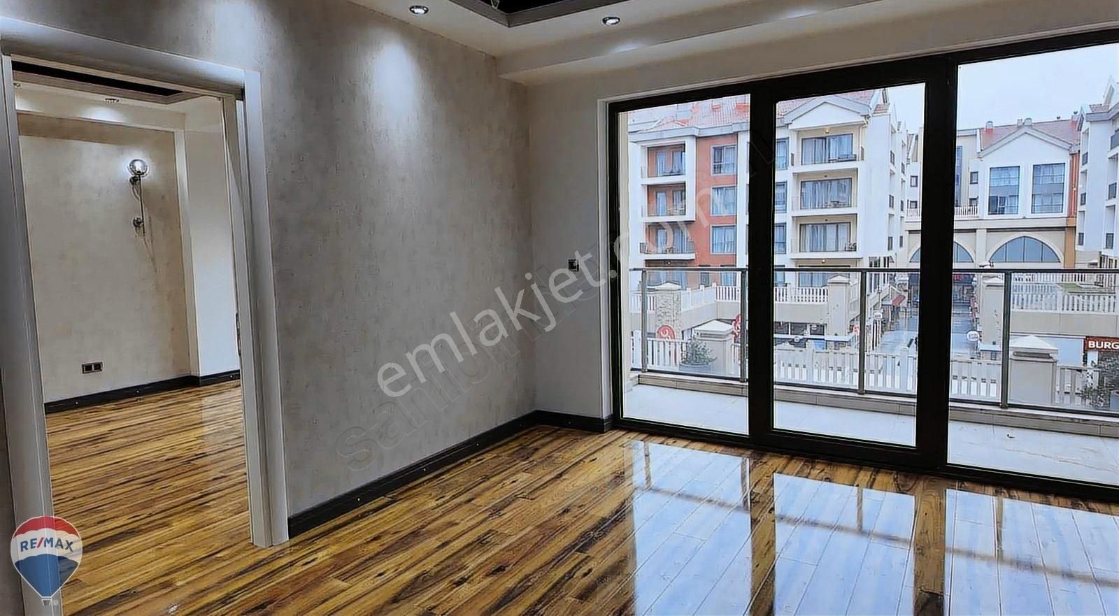 Serdivan Arabacıalanı Kiralık Ofis Remax Muhammed Aksoy'dan Cadde54'de Kiralık 2+1 Ofis